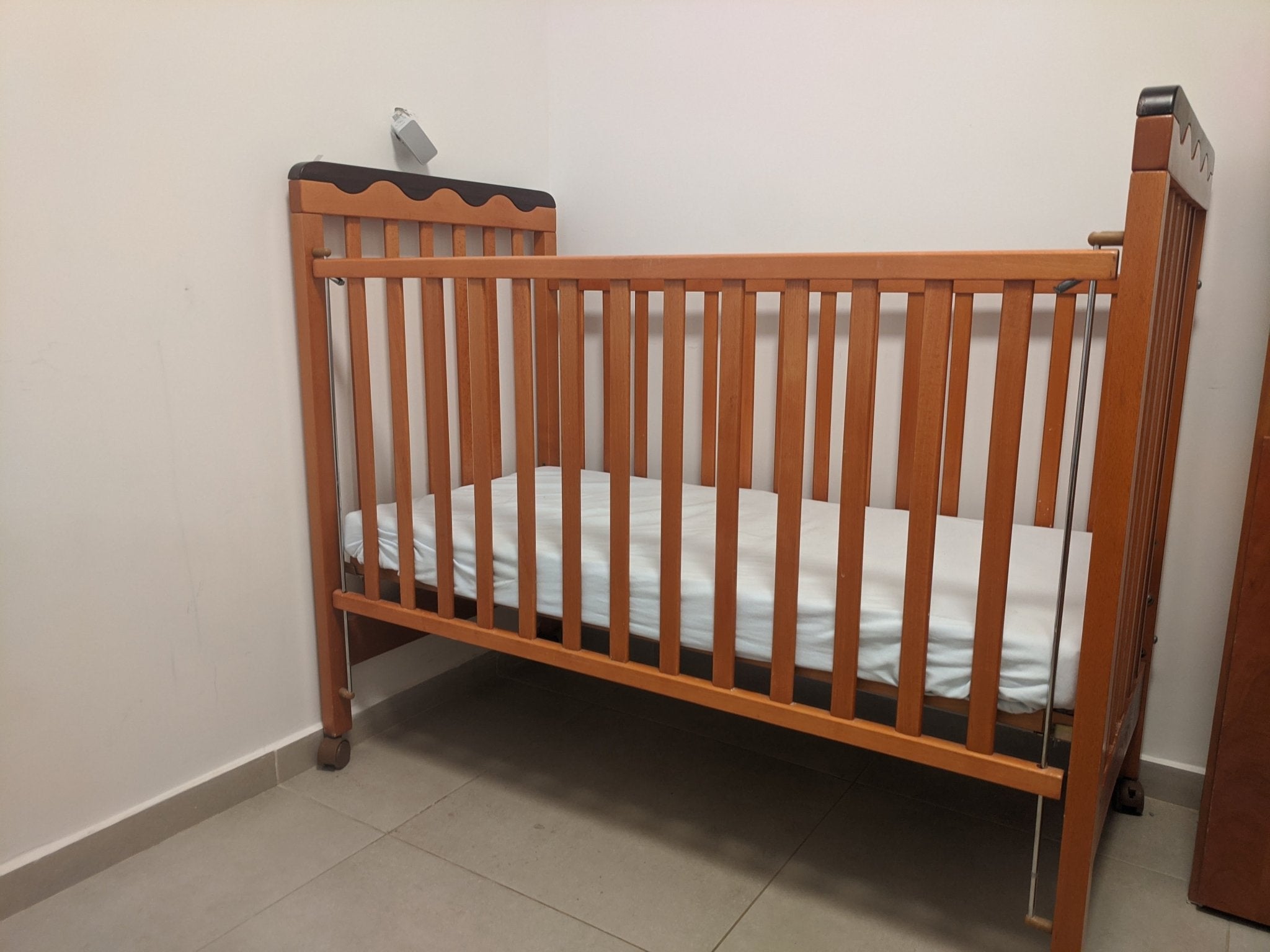 Crib מיטת תינוק - The Jerusalem Market