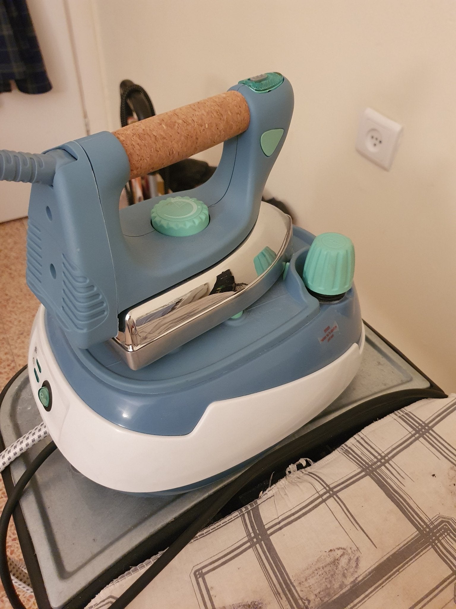 Steam Generator iron and regular steam iron - The Jerusalem Market