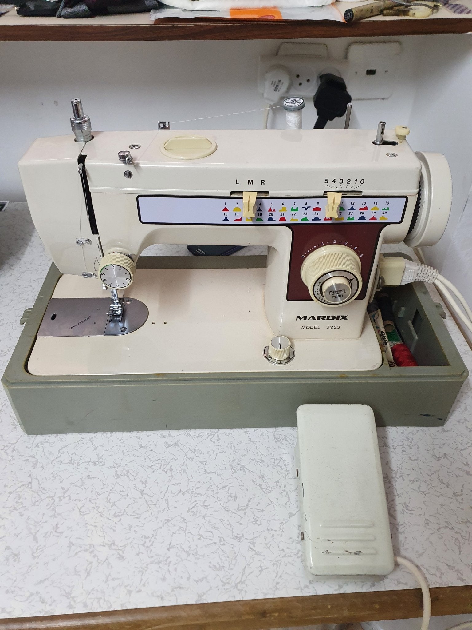 Sewing Machine with Case - The Jerusalem Market