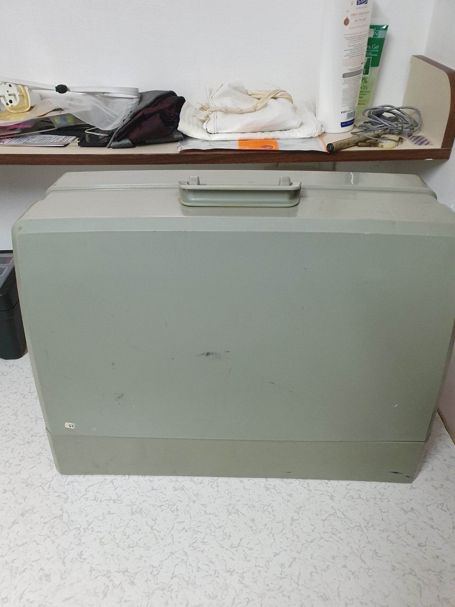 Sewing Machine with Case - The Jerusalem Market