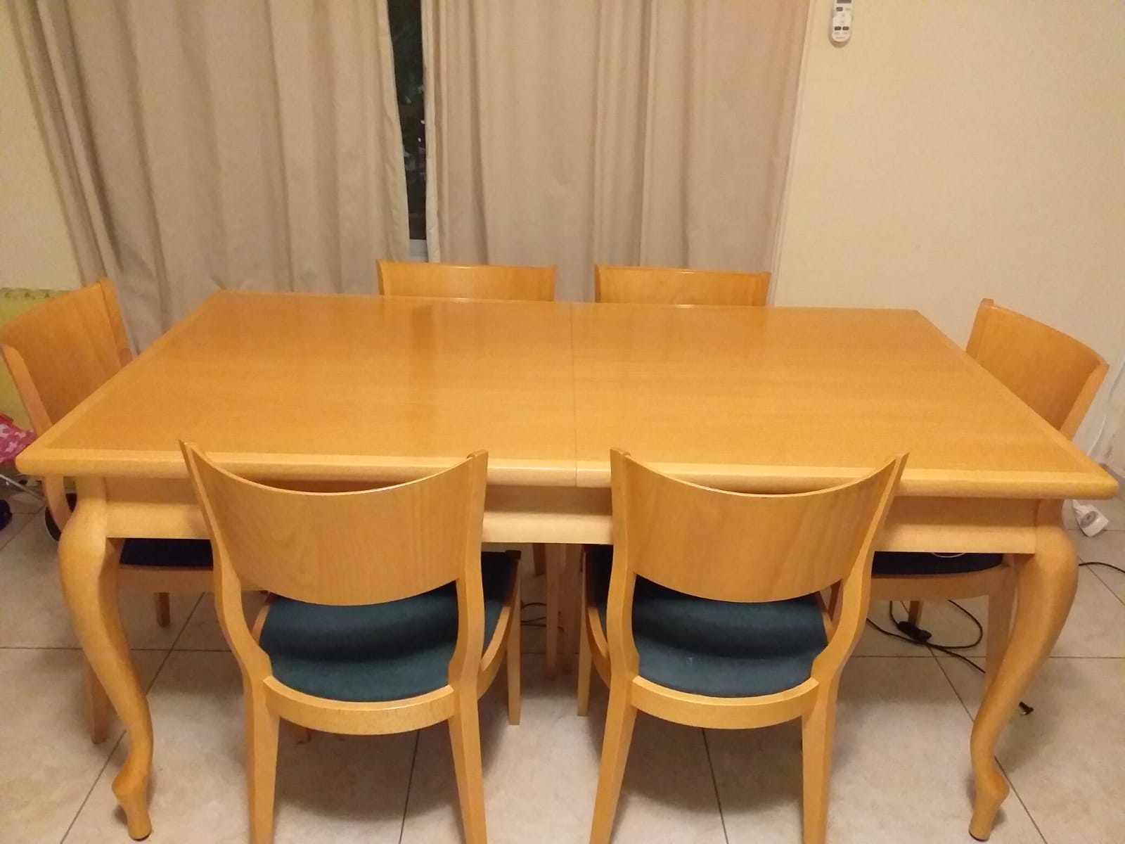 Great Extendible Table - The Jerusalem Market
