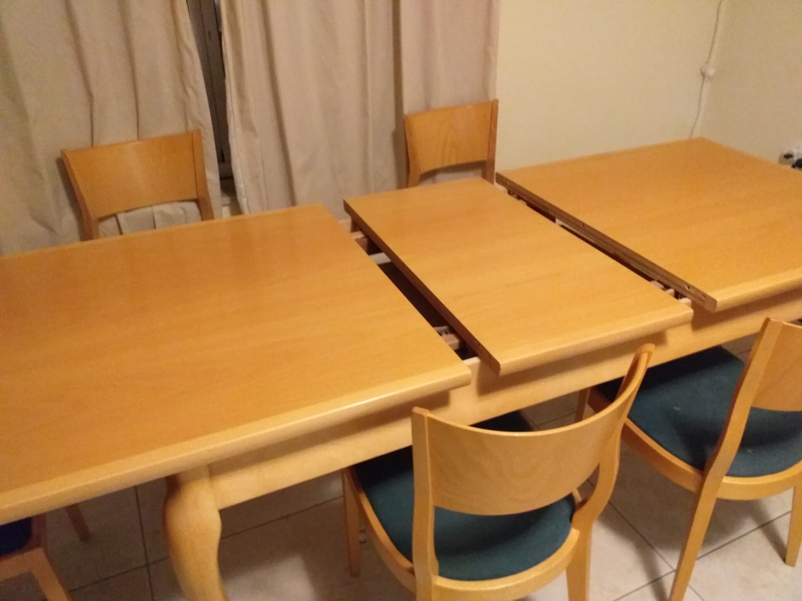Great Extendible Table - The Jerusalem Market