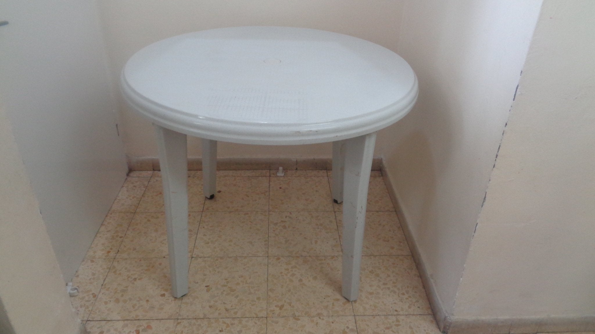 Round Keter Table - The Jerusalem Market