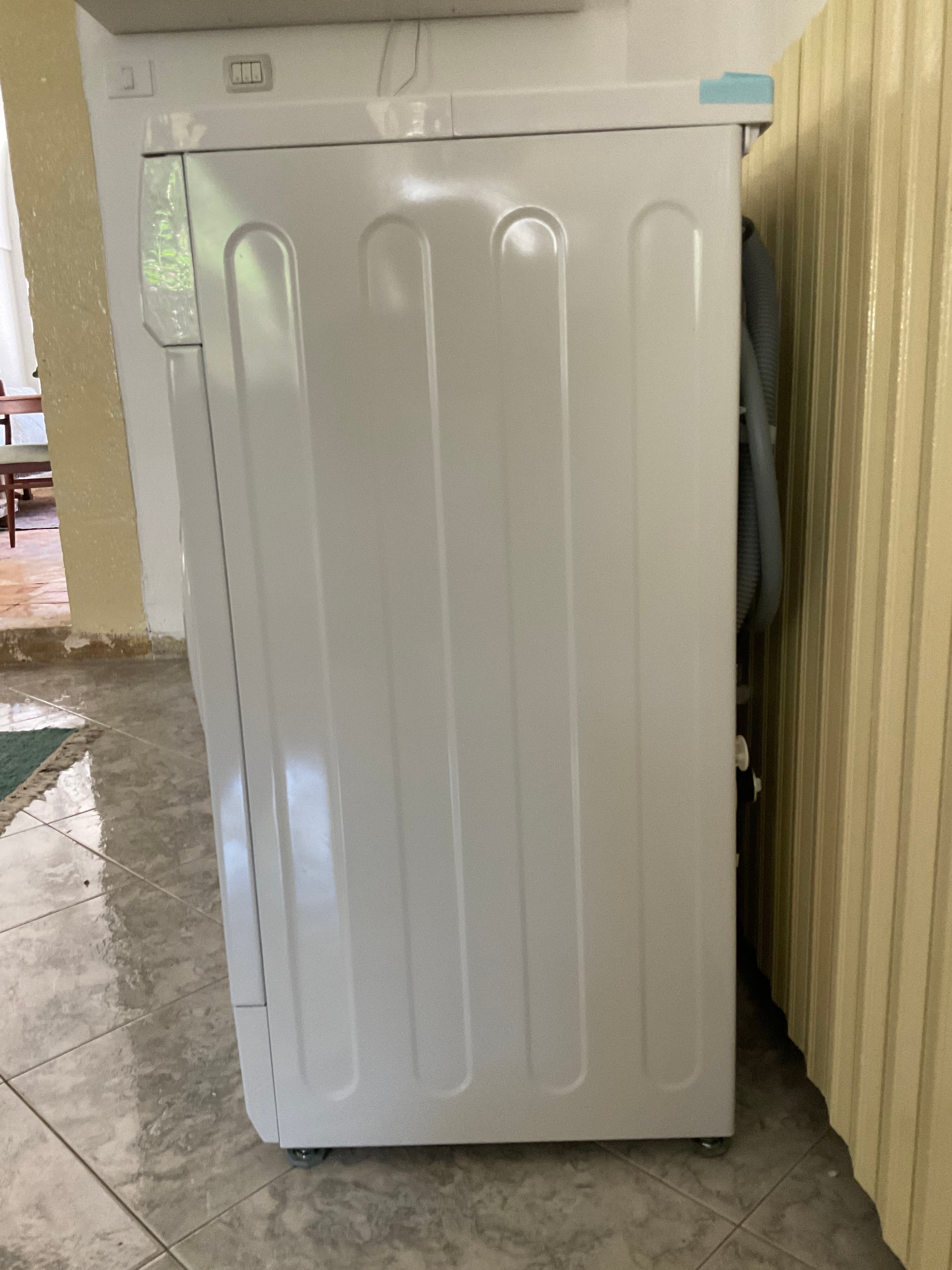 LG Washing Machine, 7kg - image 2