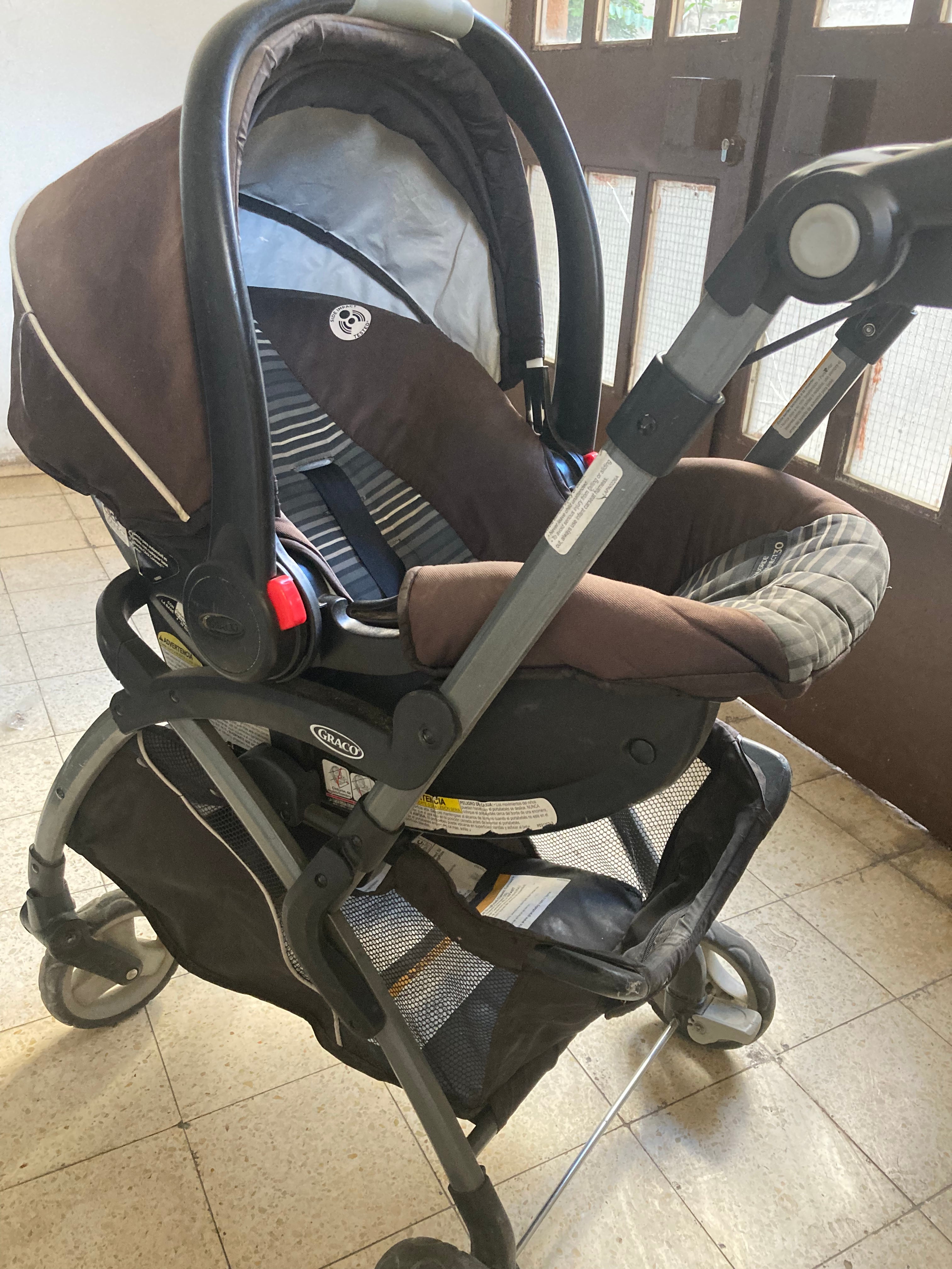 Snap N Go Stroller with base for car - image 2