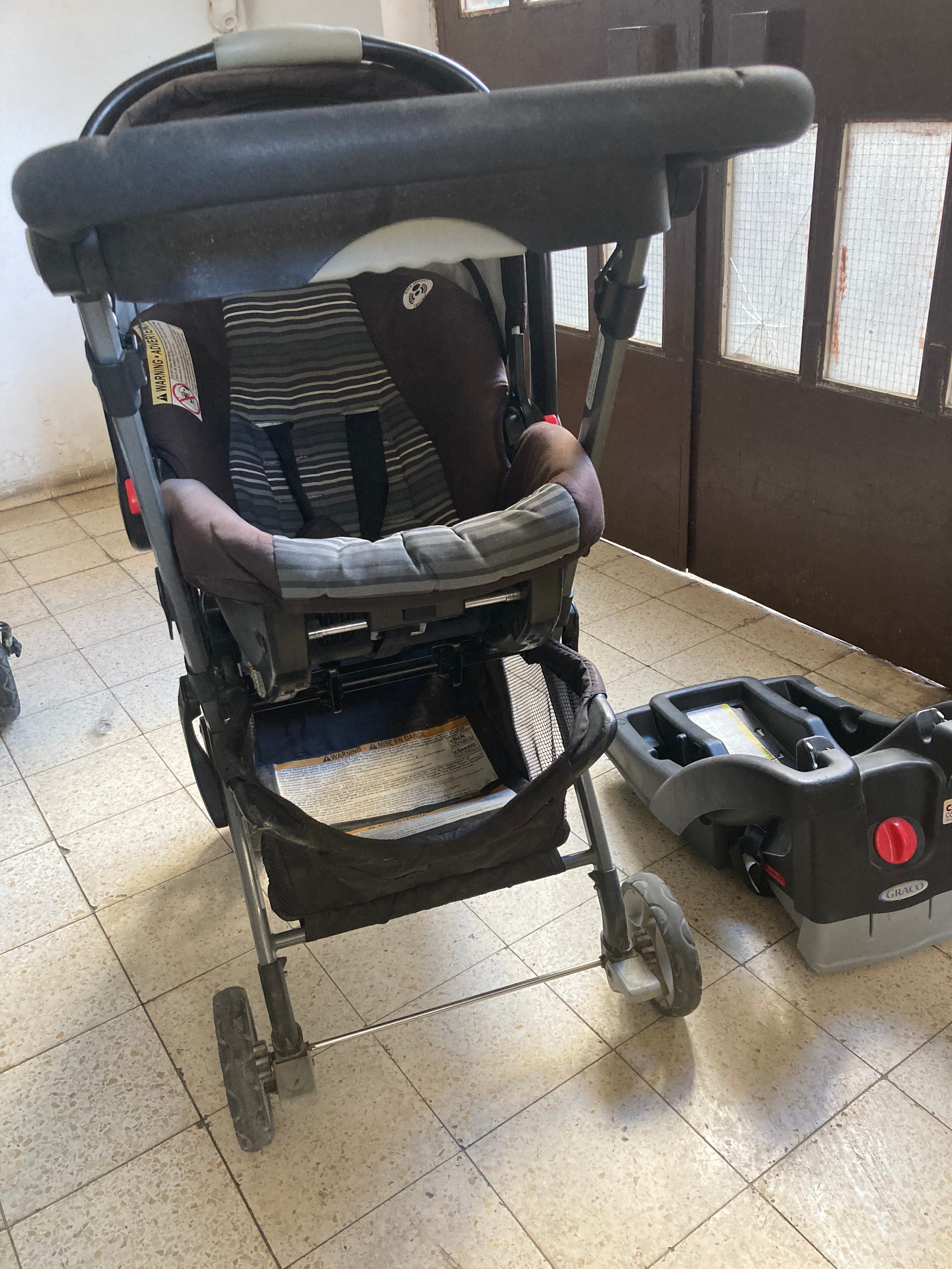 Snap N Go Stroller with base for car - image 3