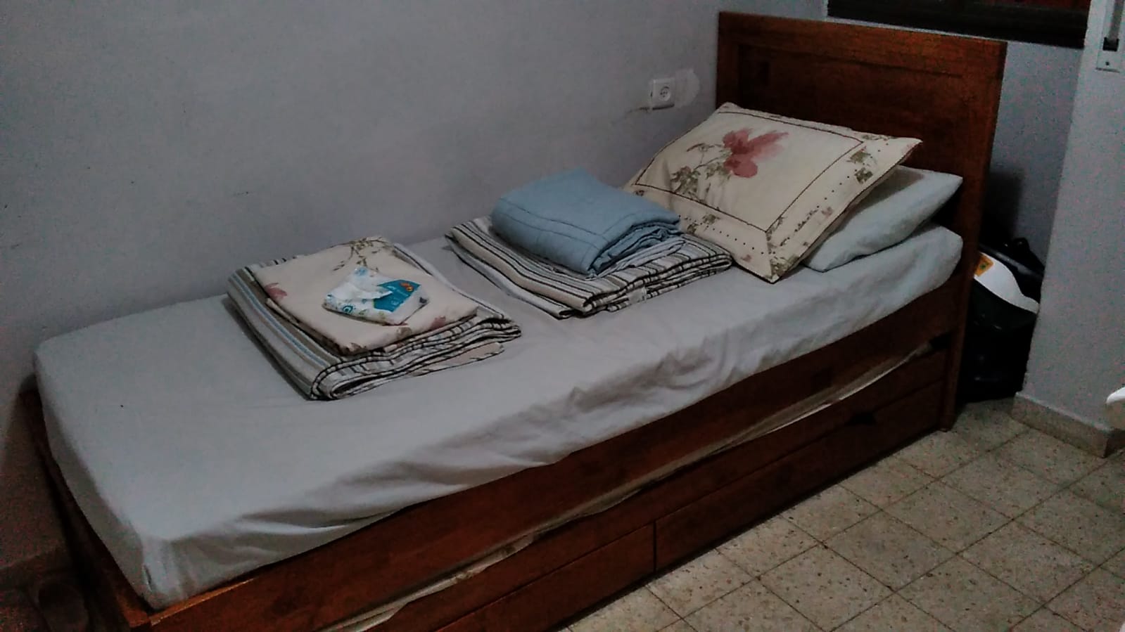 Pull-out bed - The Jerusalem Market