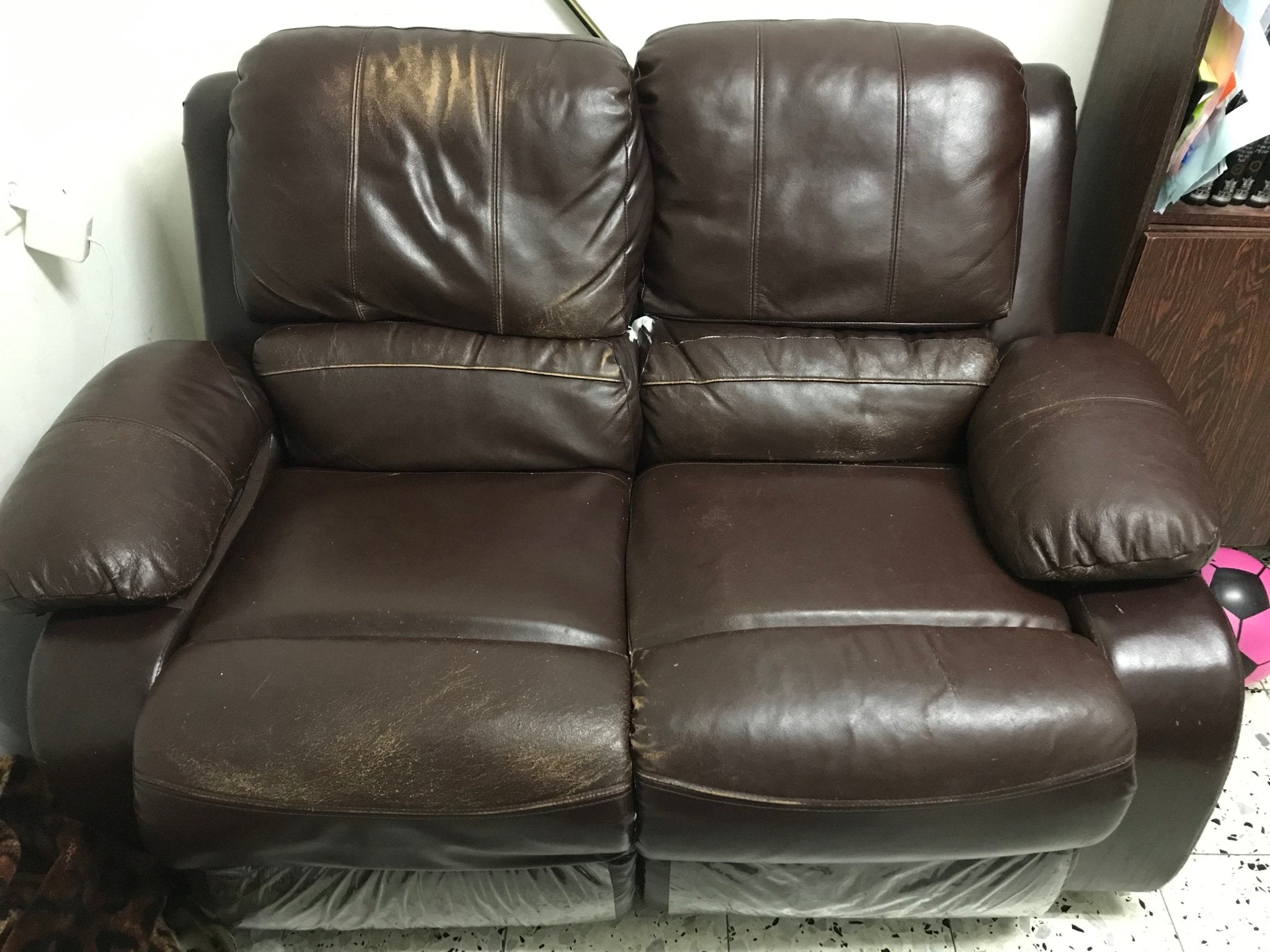 2 seater couch - leather - The Jerusalem Market