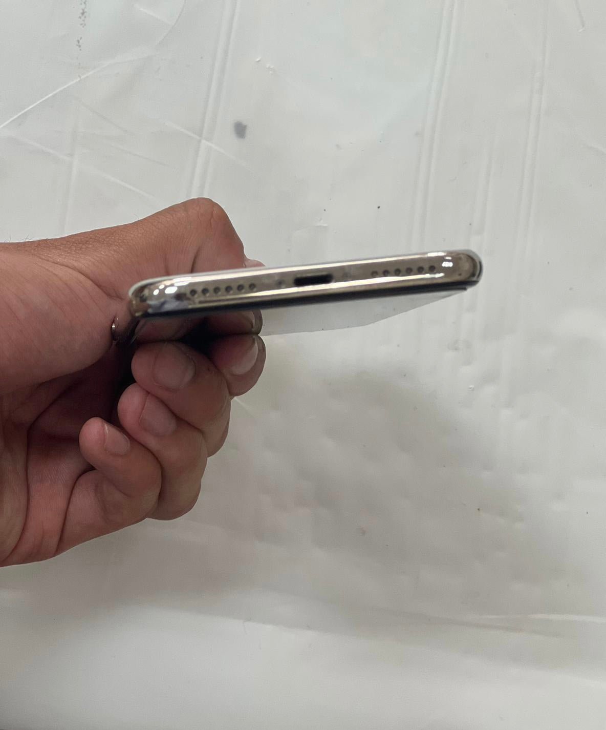 iPhone X 256gb- used like new (unlocked) - The Jerusalem Market