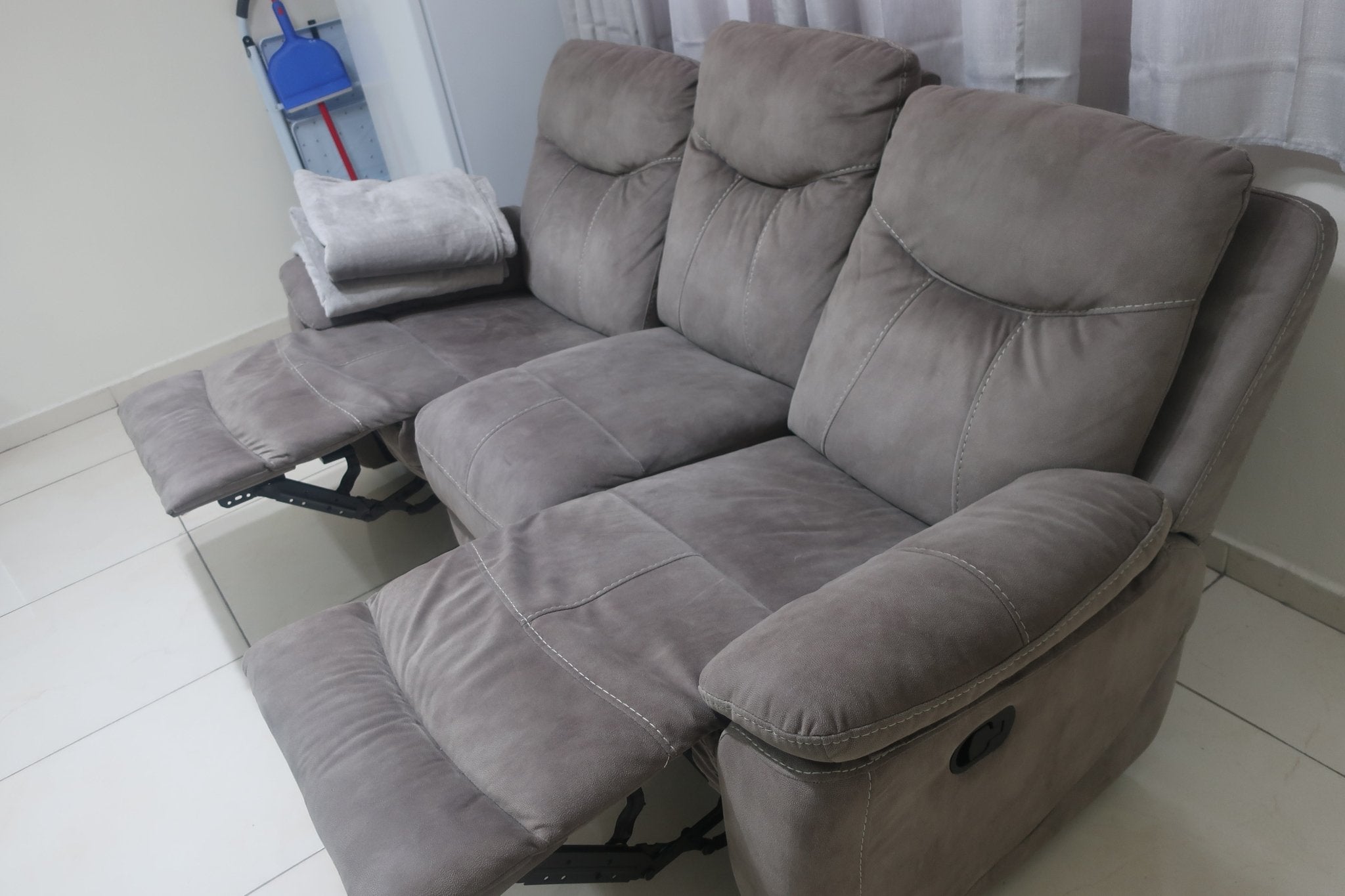 Couch with recliners - The Jerusalem Market