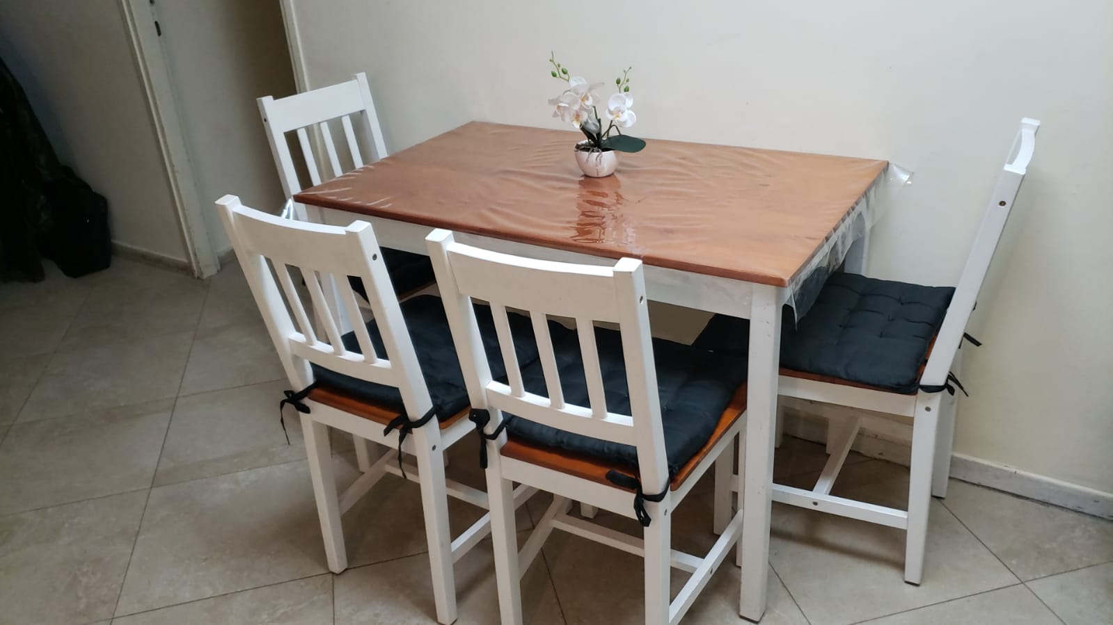 Kitchen table and chairs - The Jerusalem Market