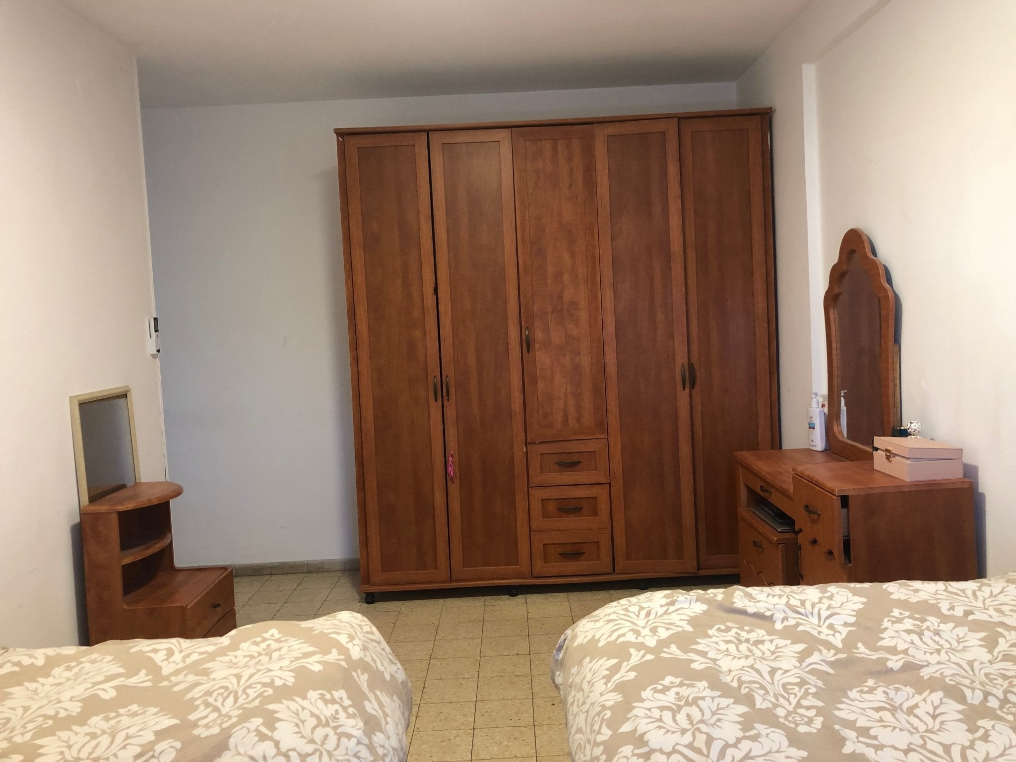 Bedroom furniture - The Jerusalem Market