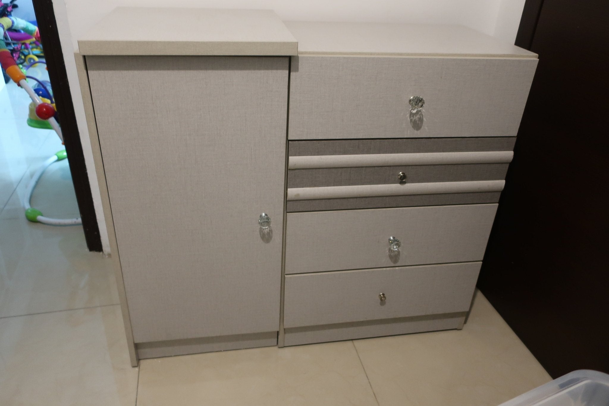 Quality Dresser - The Jerusalem Market