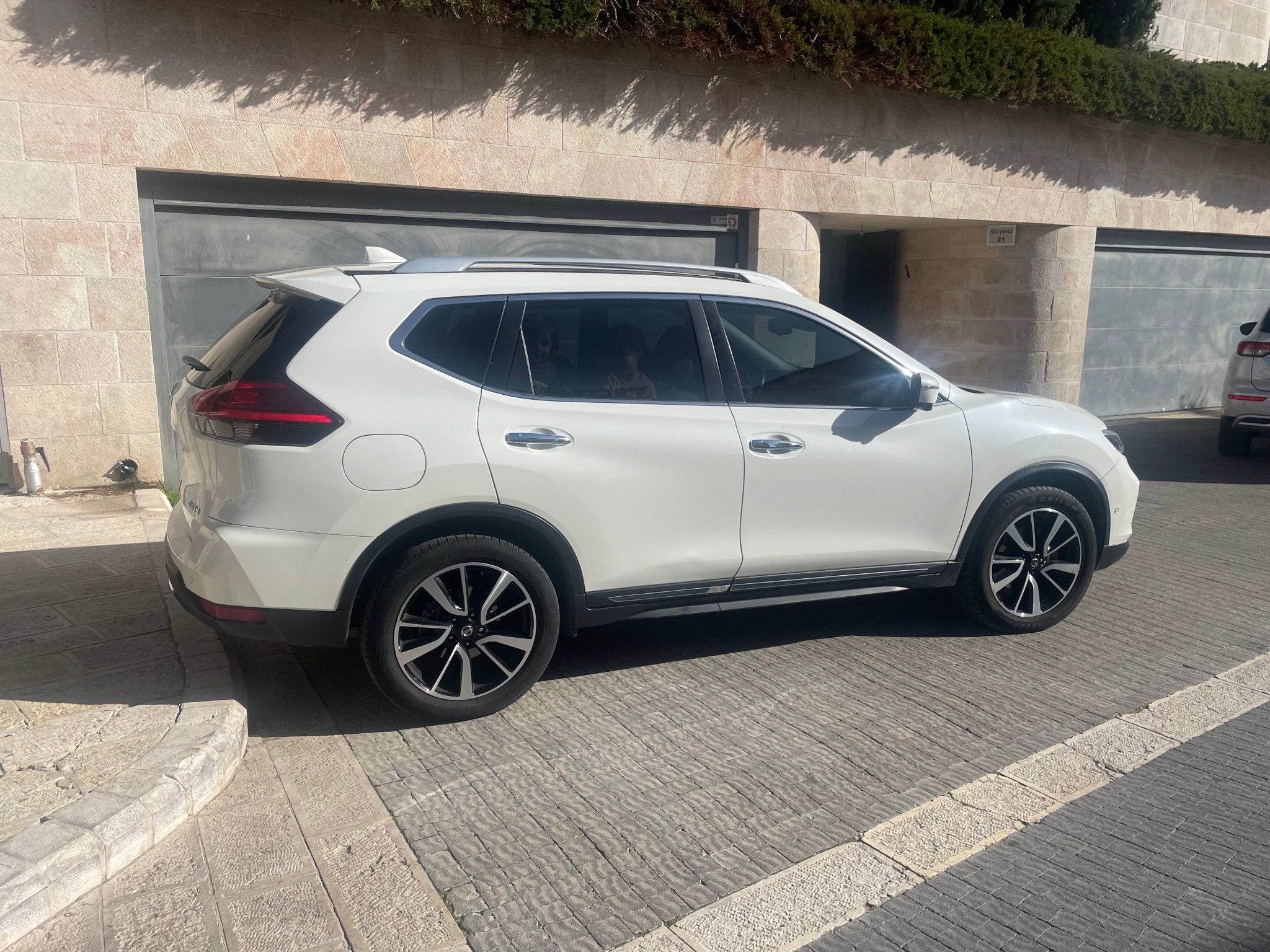 Nissan Xtrail car - The Jerusalem Market