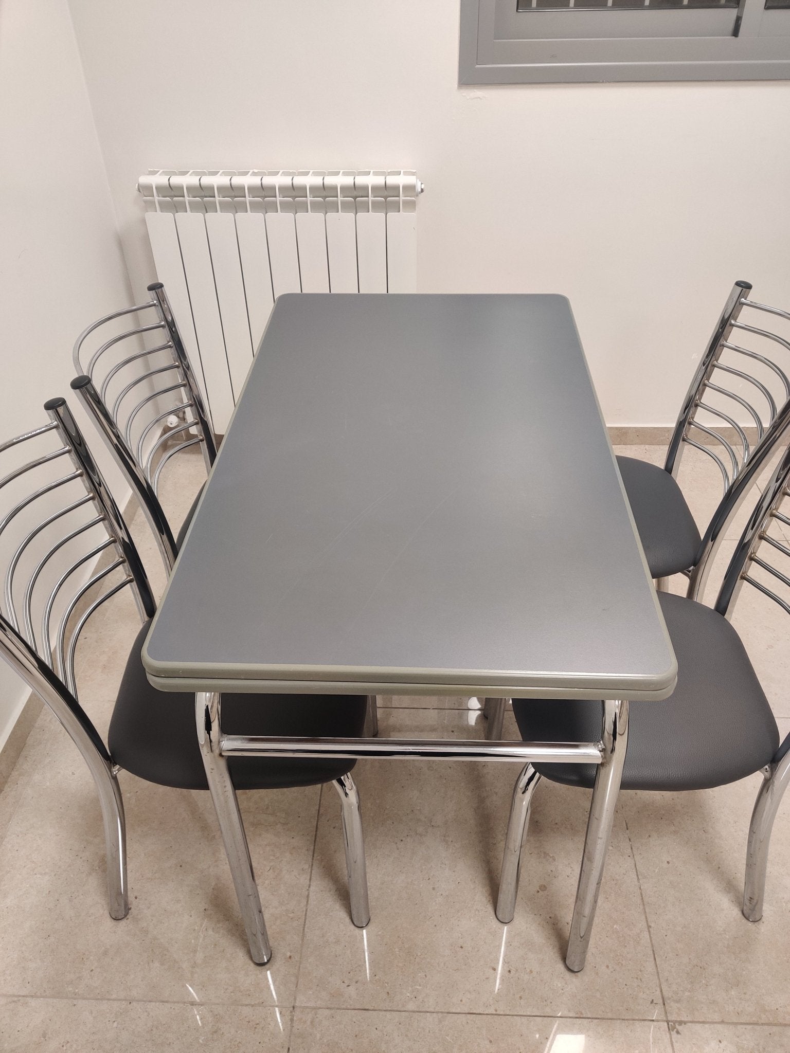kithen table and 4 chairs - The Jerusalem Market