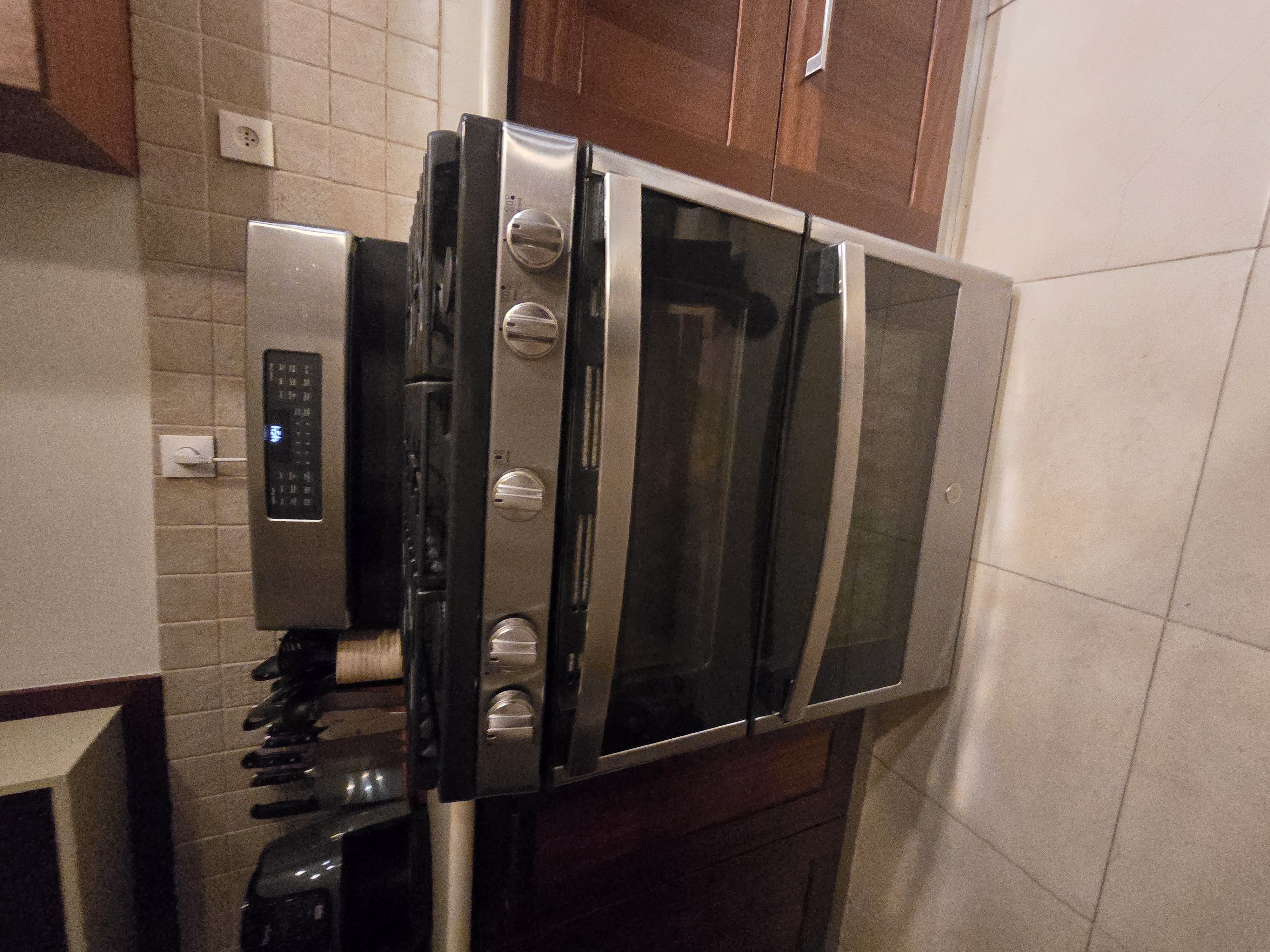 GE double freestanding oven and gas range