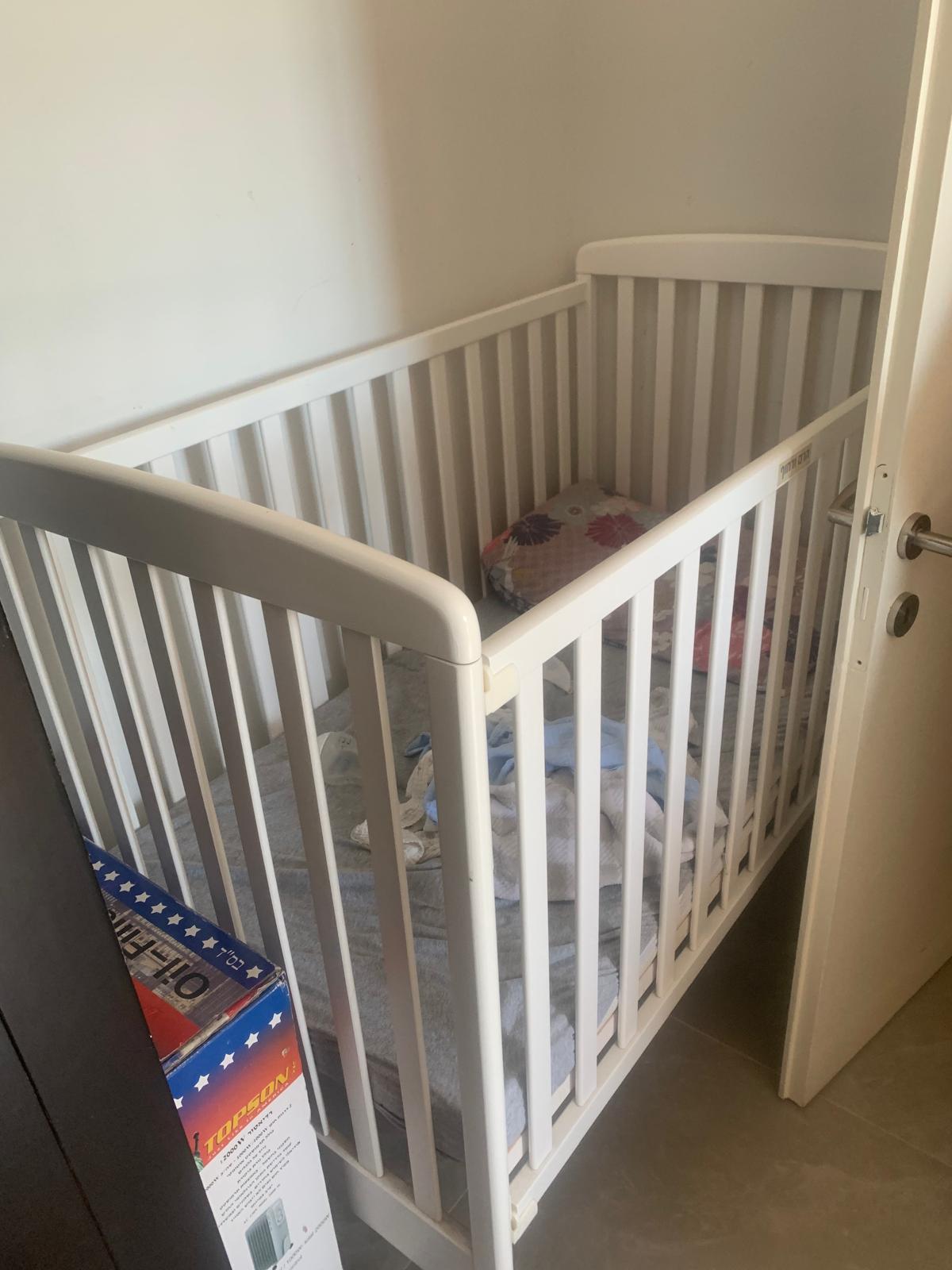 White wood cot (TAL) with mattress