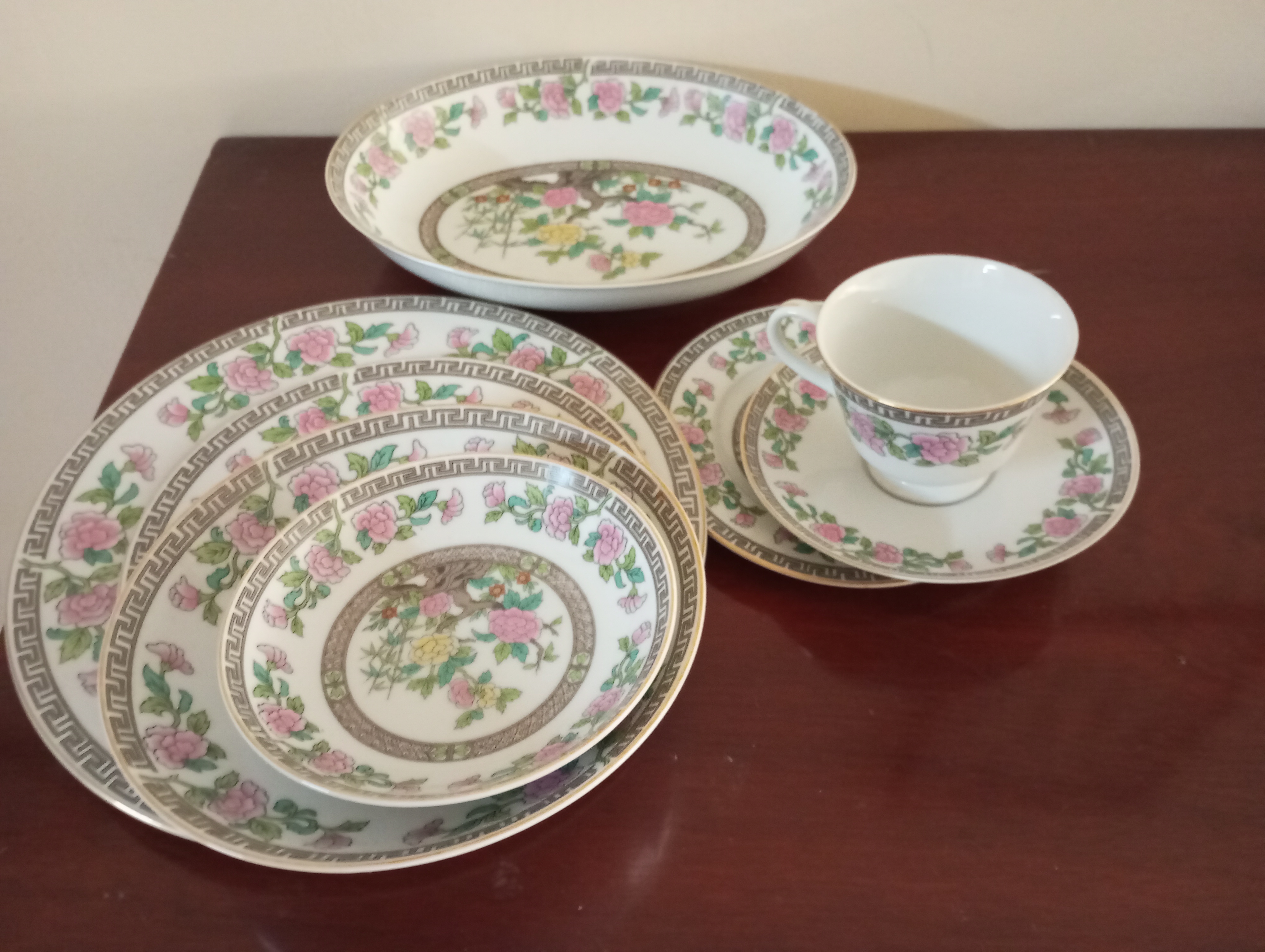 China Dinnerware service for 11