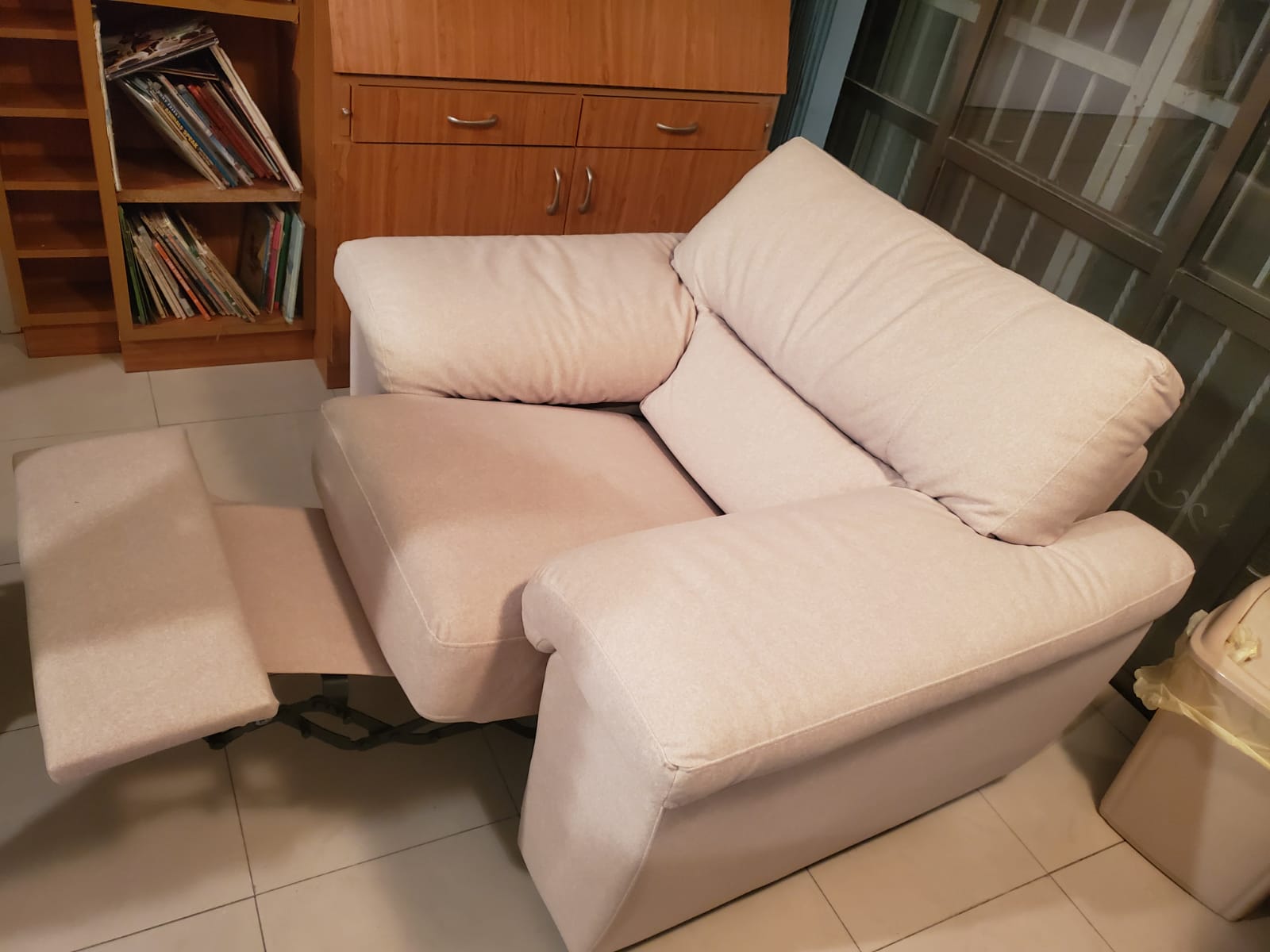 Italian leather recliner, brand new never used, stunning!