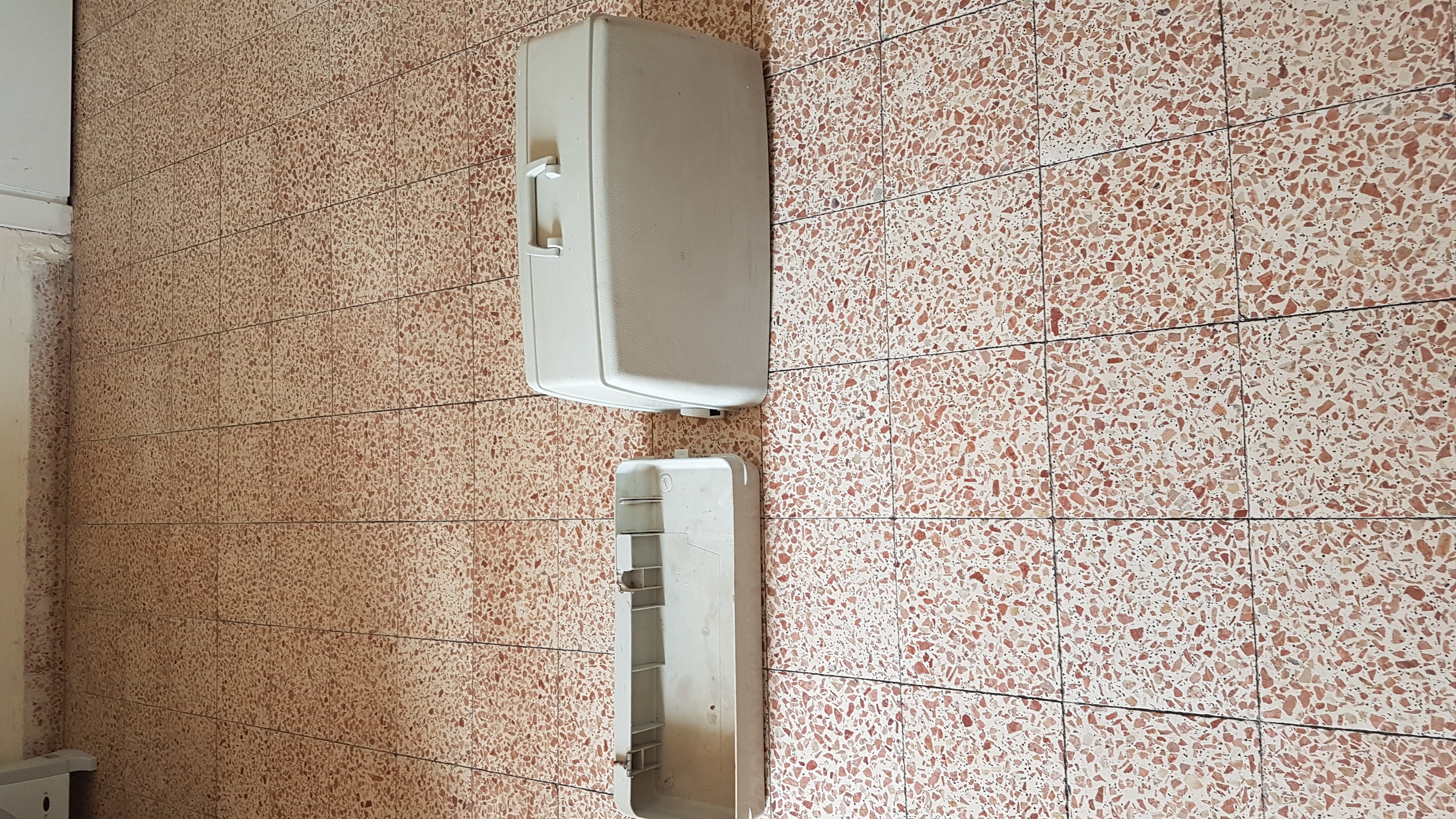 Hard case for sewing machine