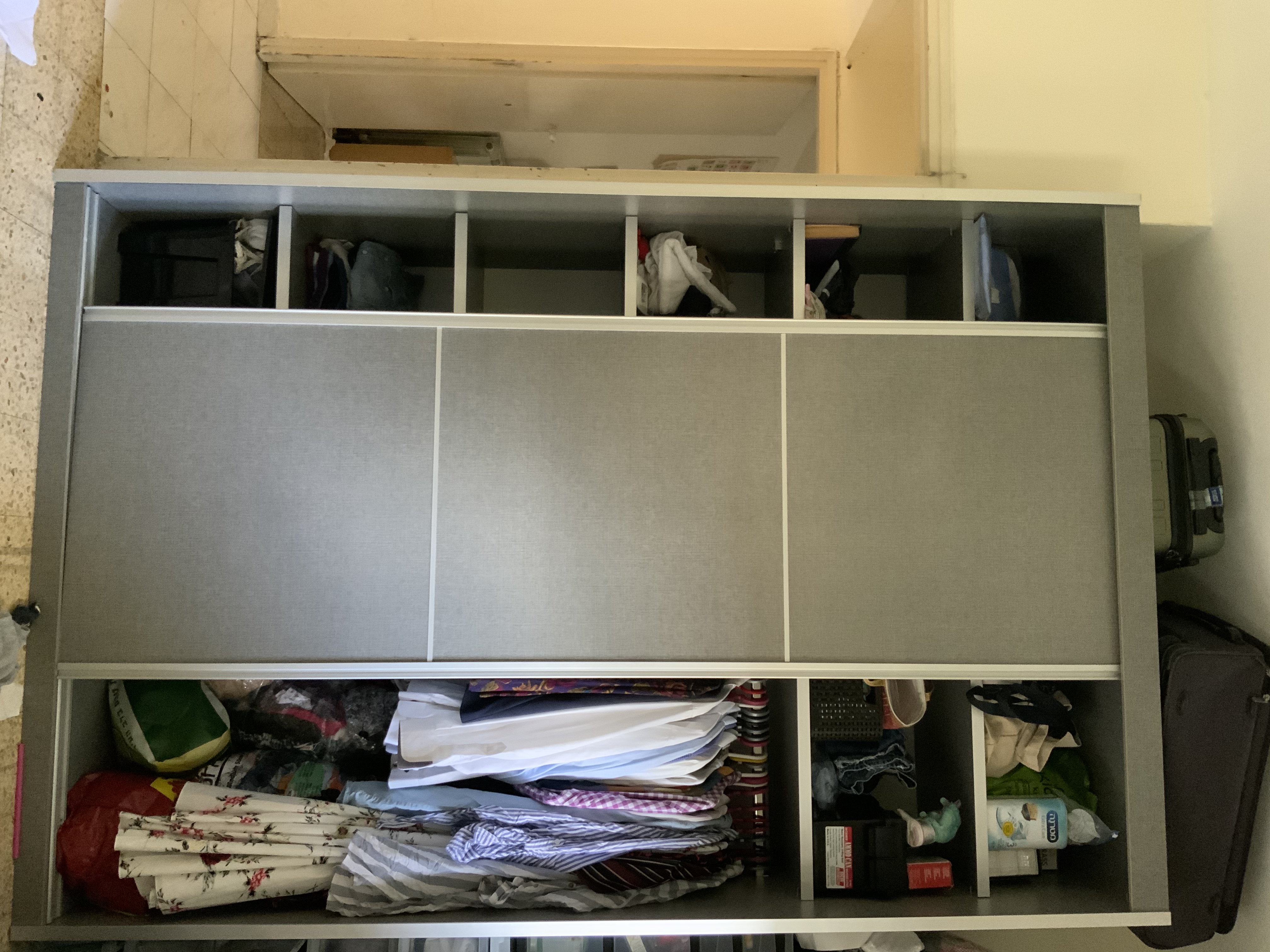 Practically new Closet - image 2