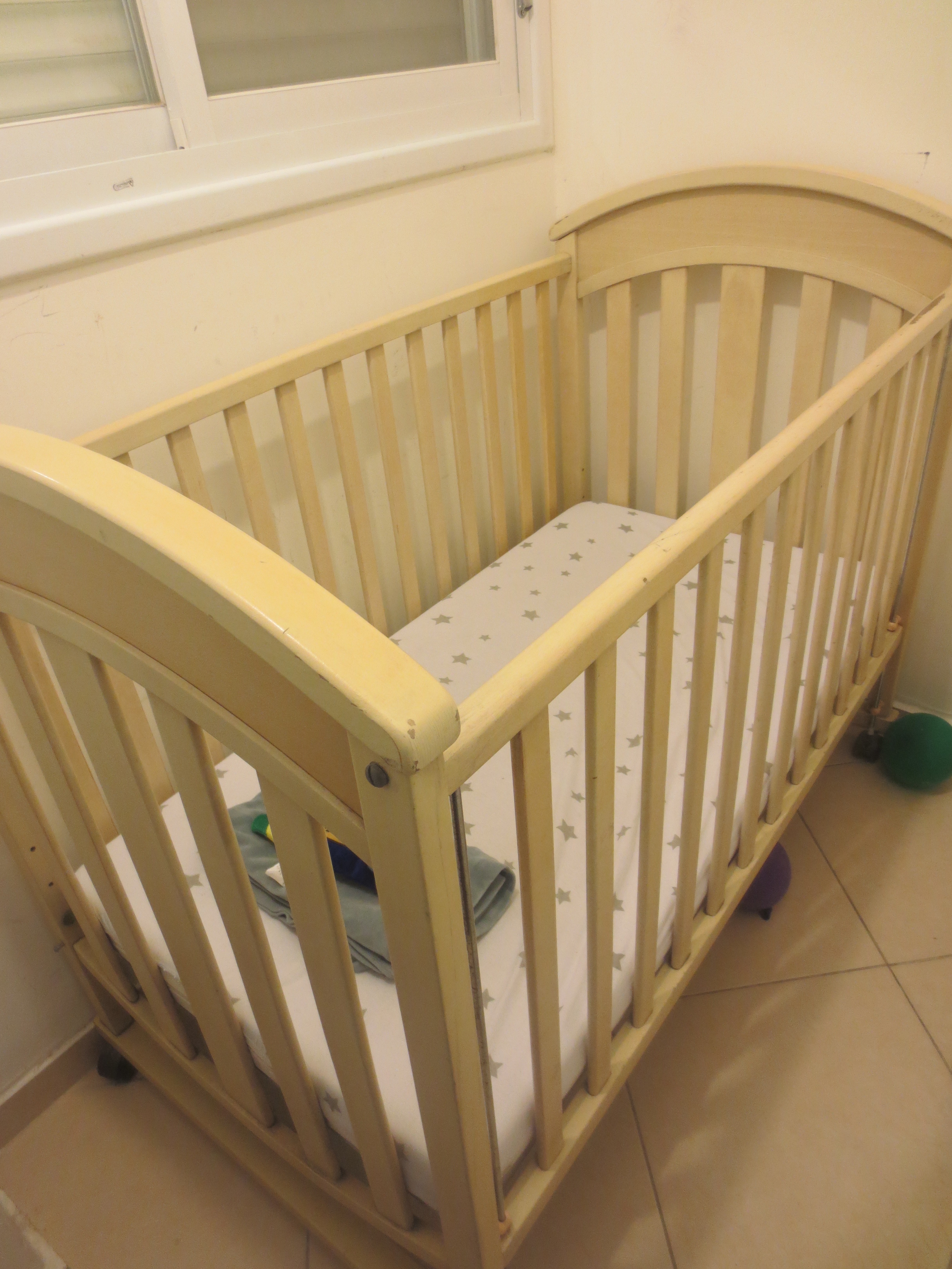 Toddler crib