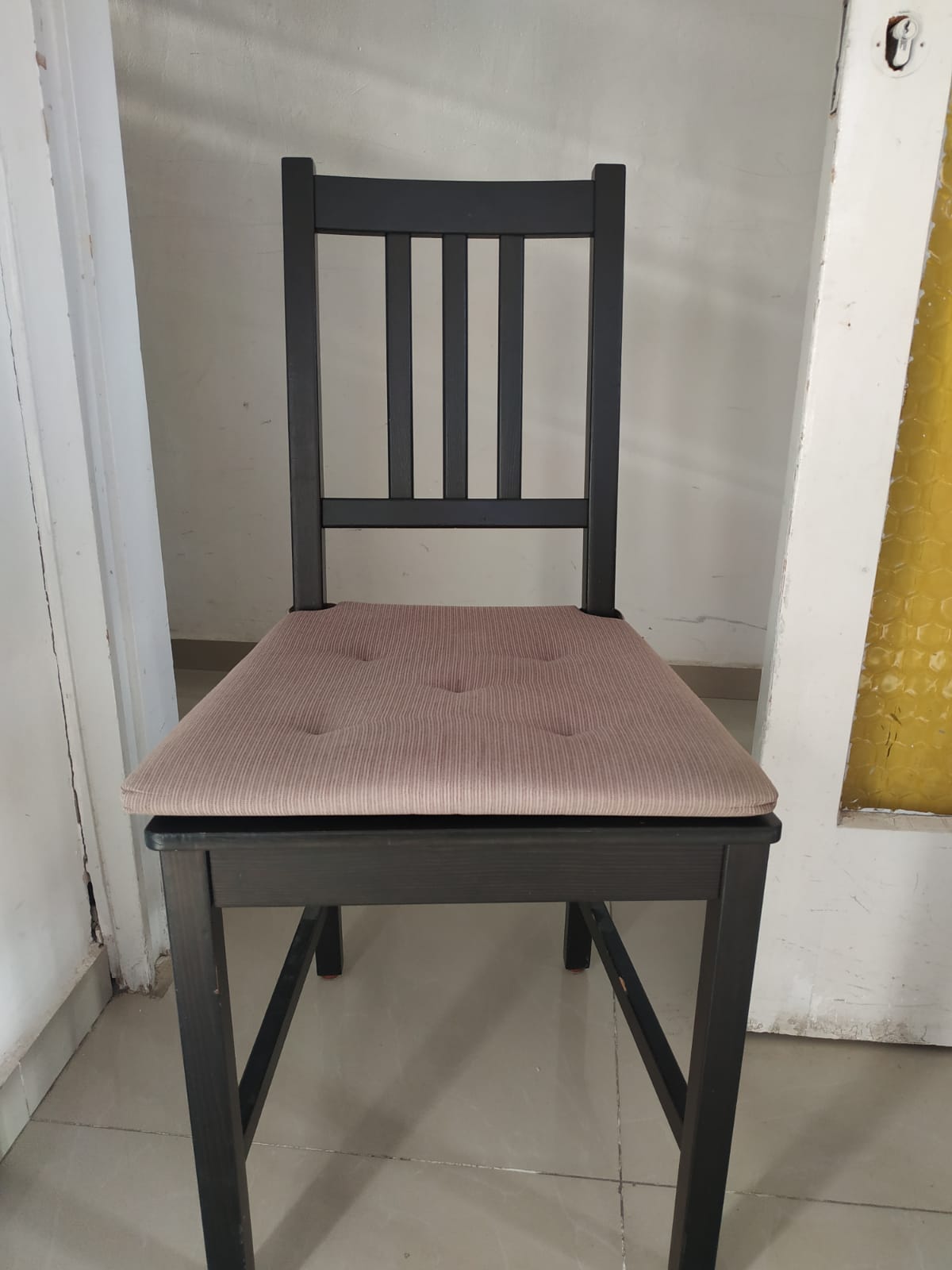 Extendable table + 6 chairs