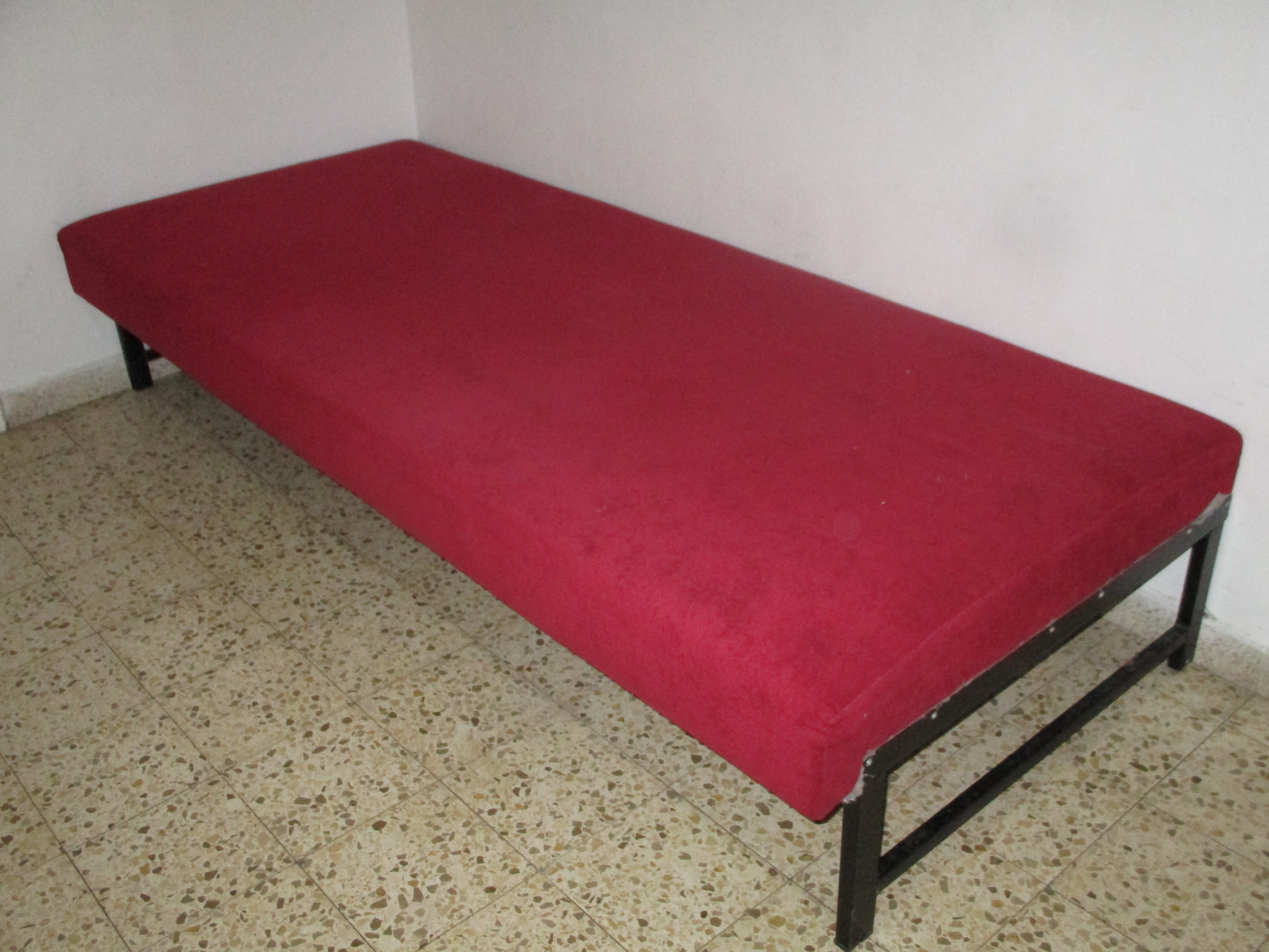 Toddler bed