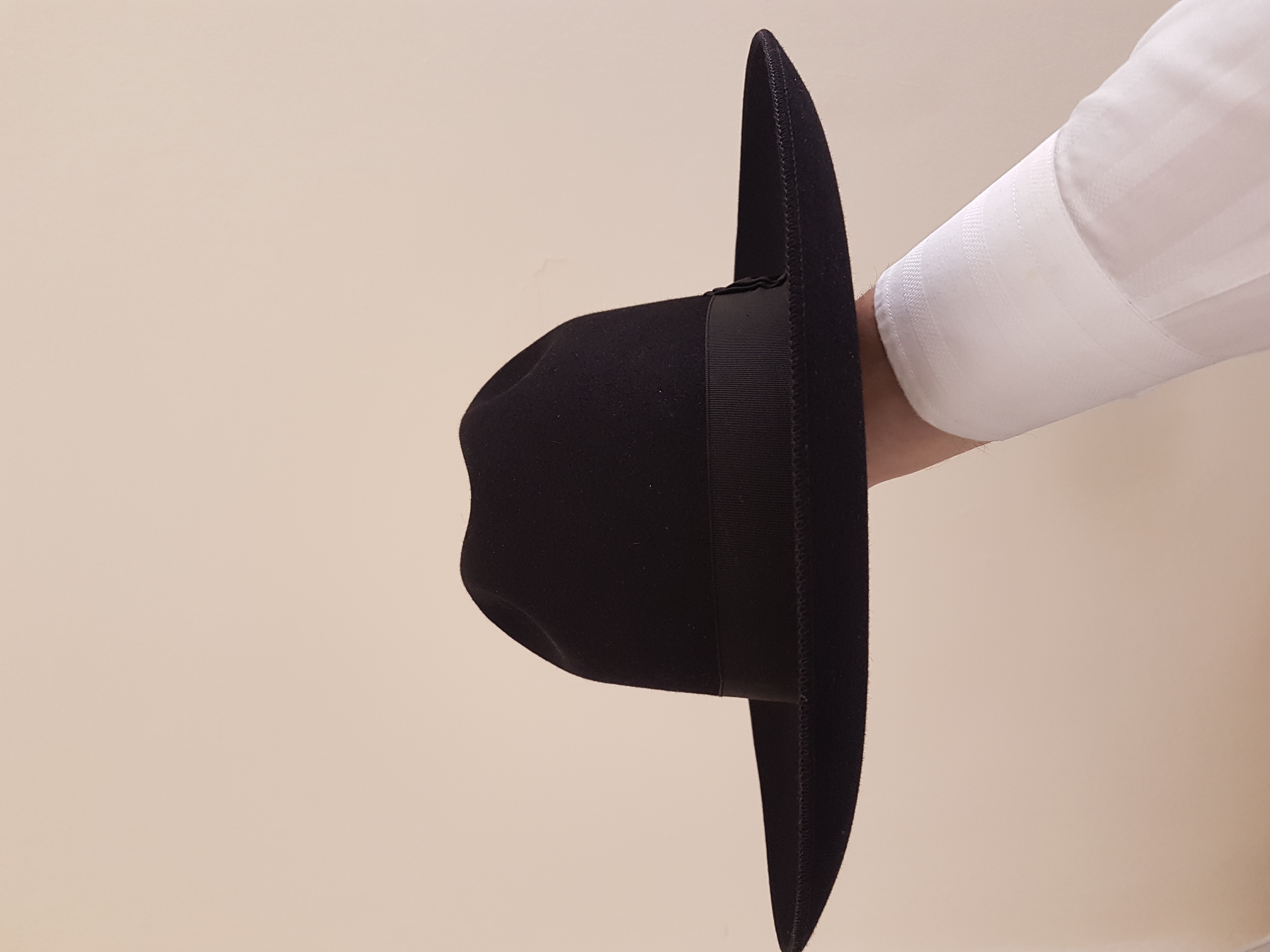 Black Hat Size 60
