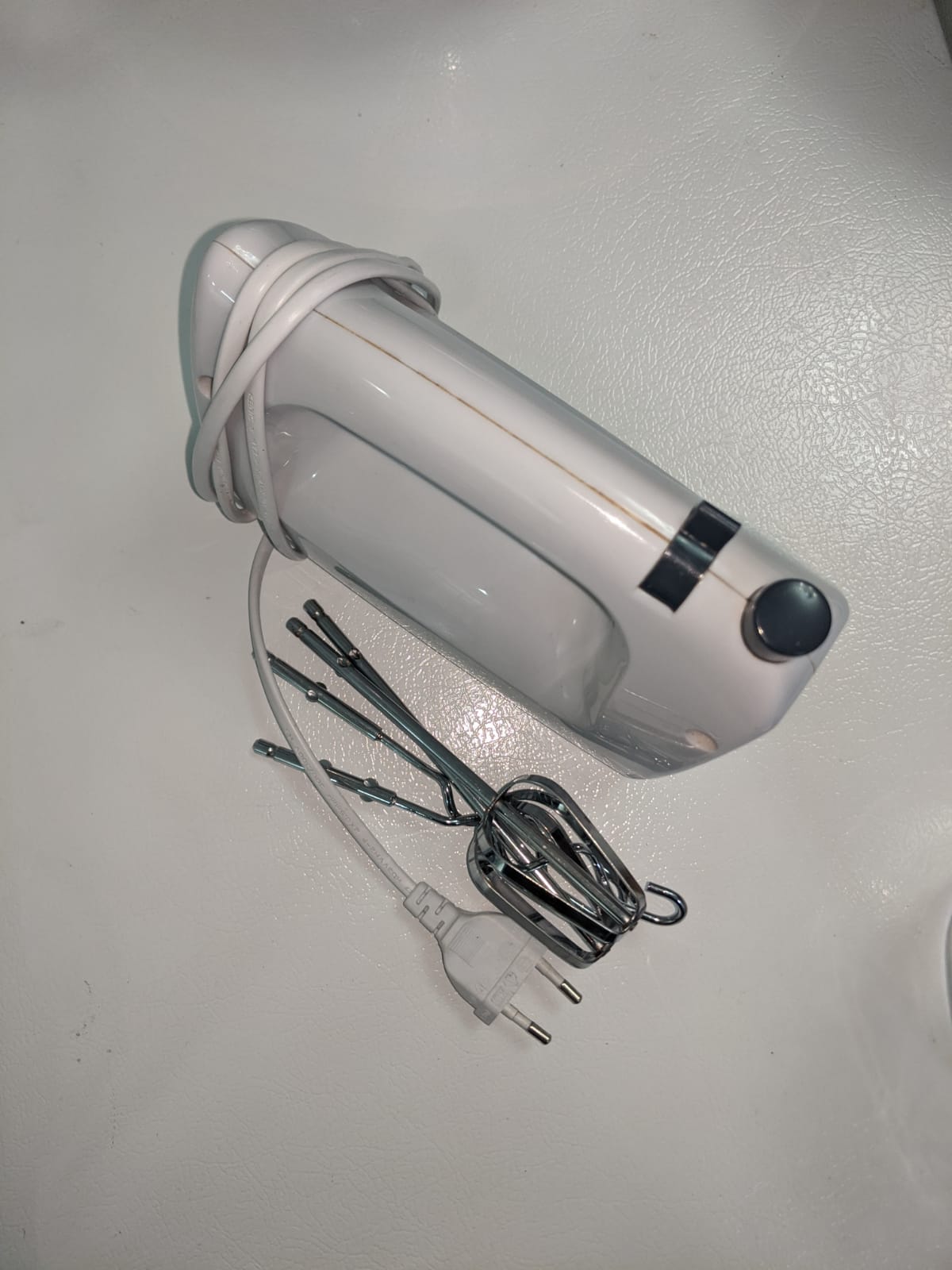 Hand mixer