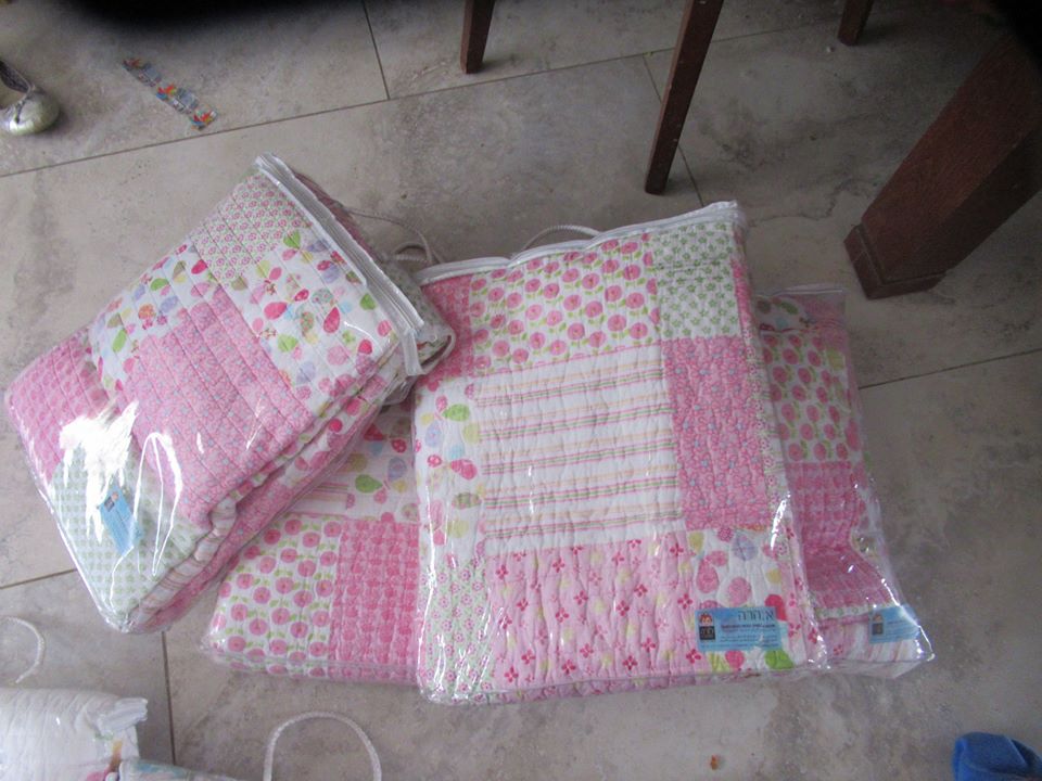 new in package quilt & pillowcover sets- pottery-barn-style. 4 sets