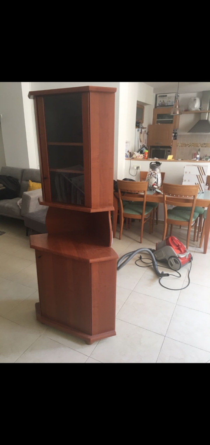 Corner bookshelf