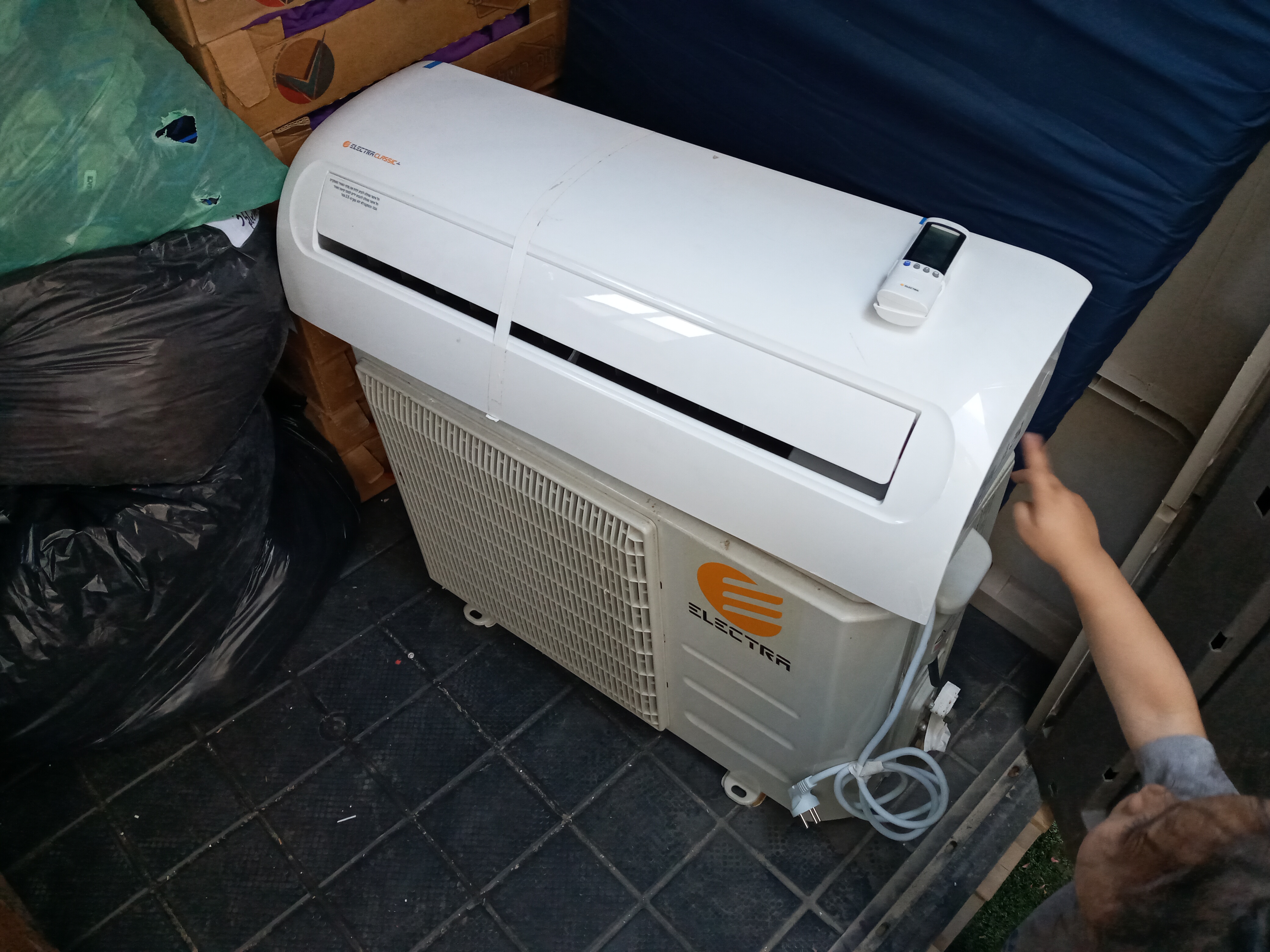 Electra air conditioner 6 months old 1 hp