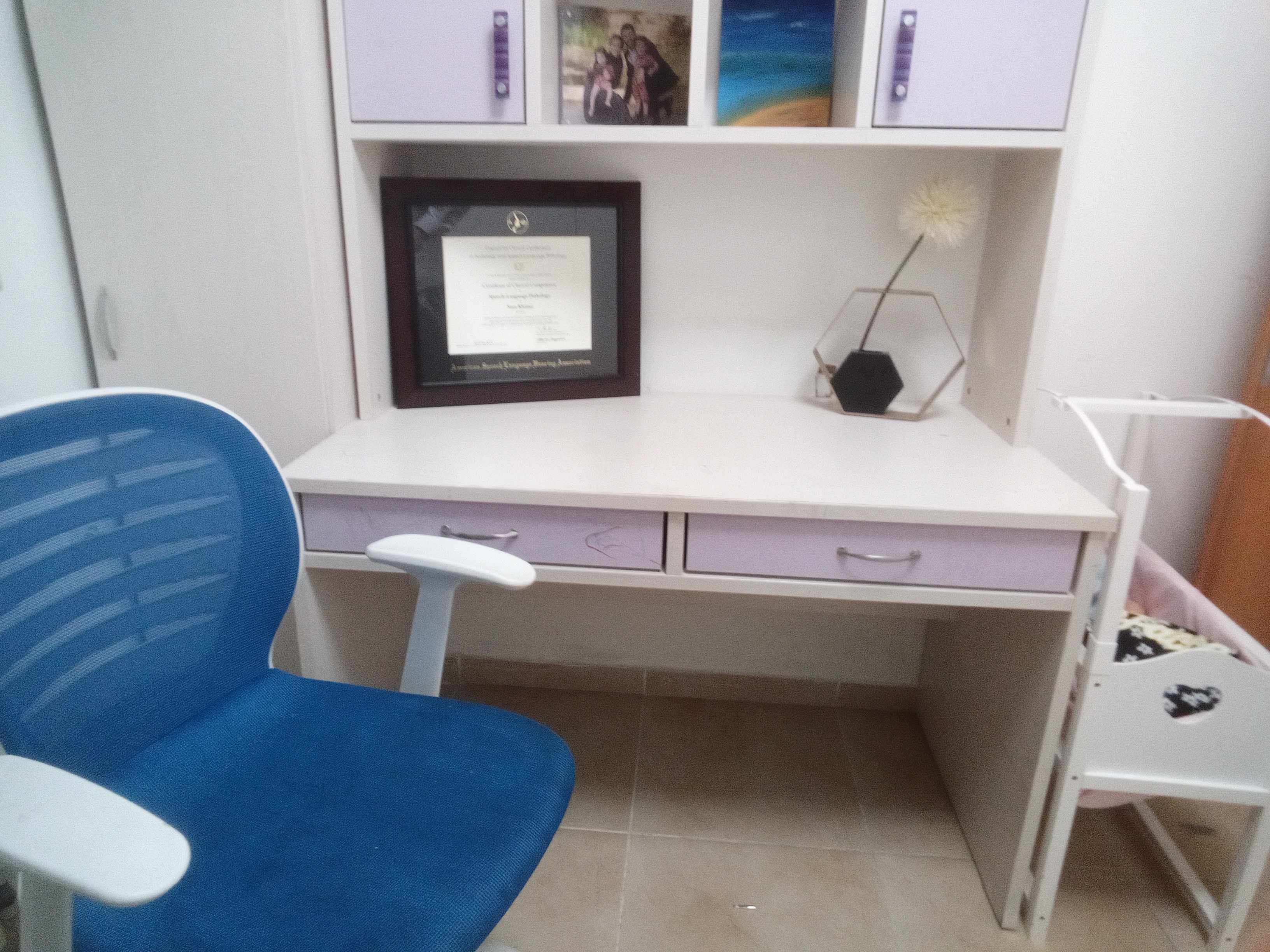 Office chair and desk - image 2