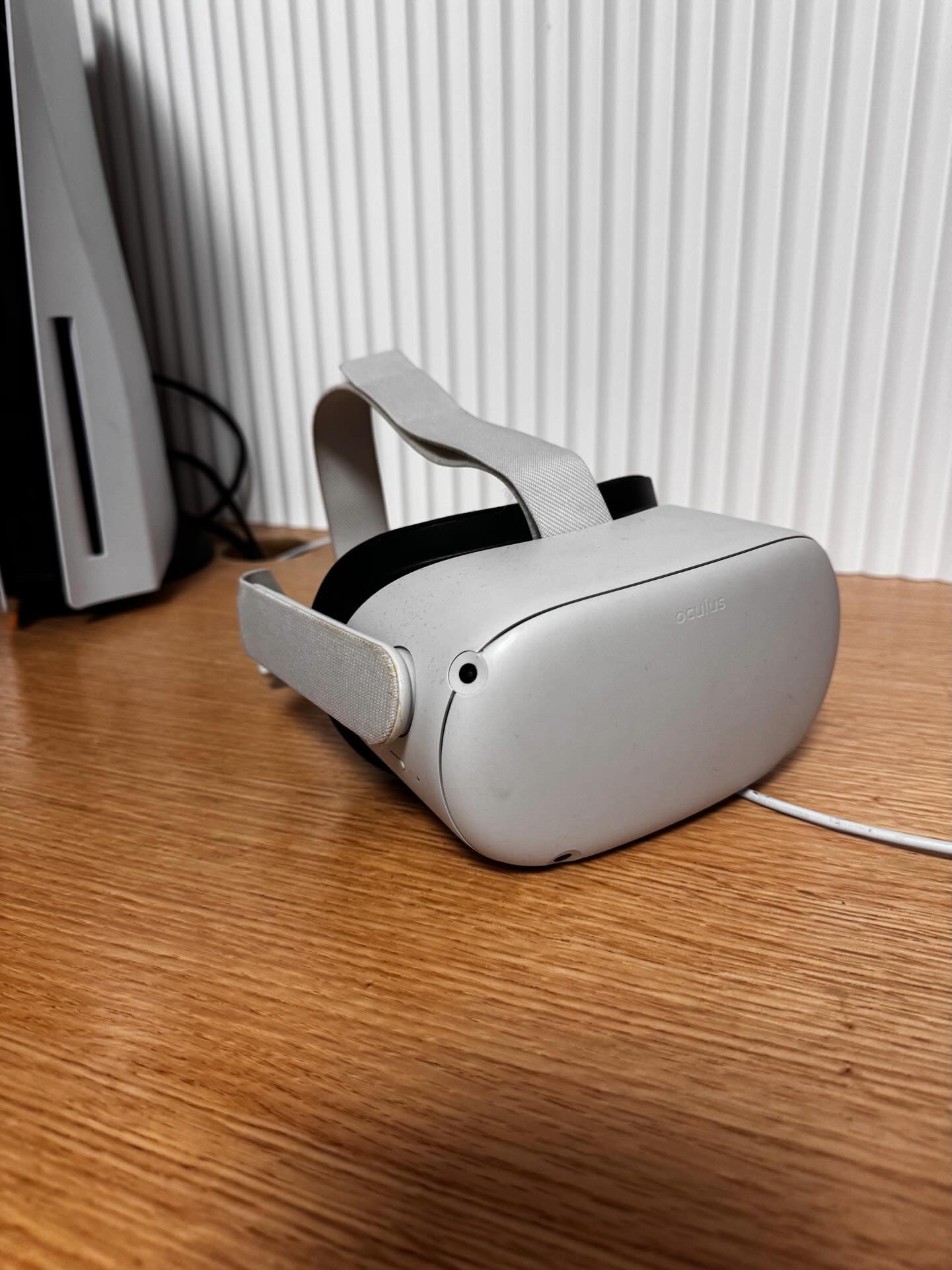 Oculus Quest 2 - image 2