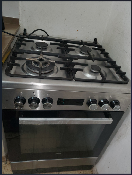 Oven with four burners