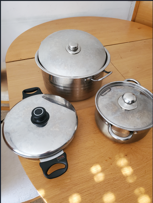 3 Fleishig pots, selling due to a move