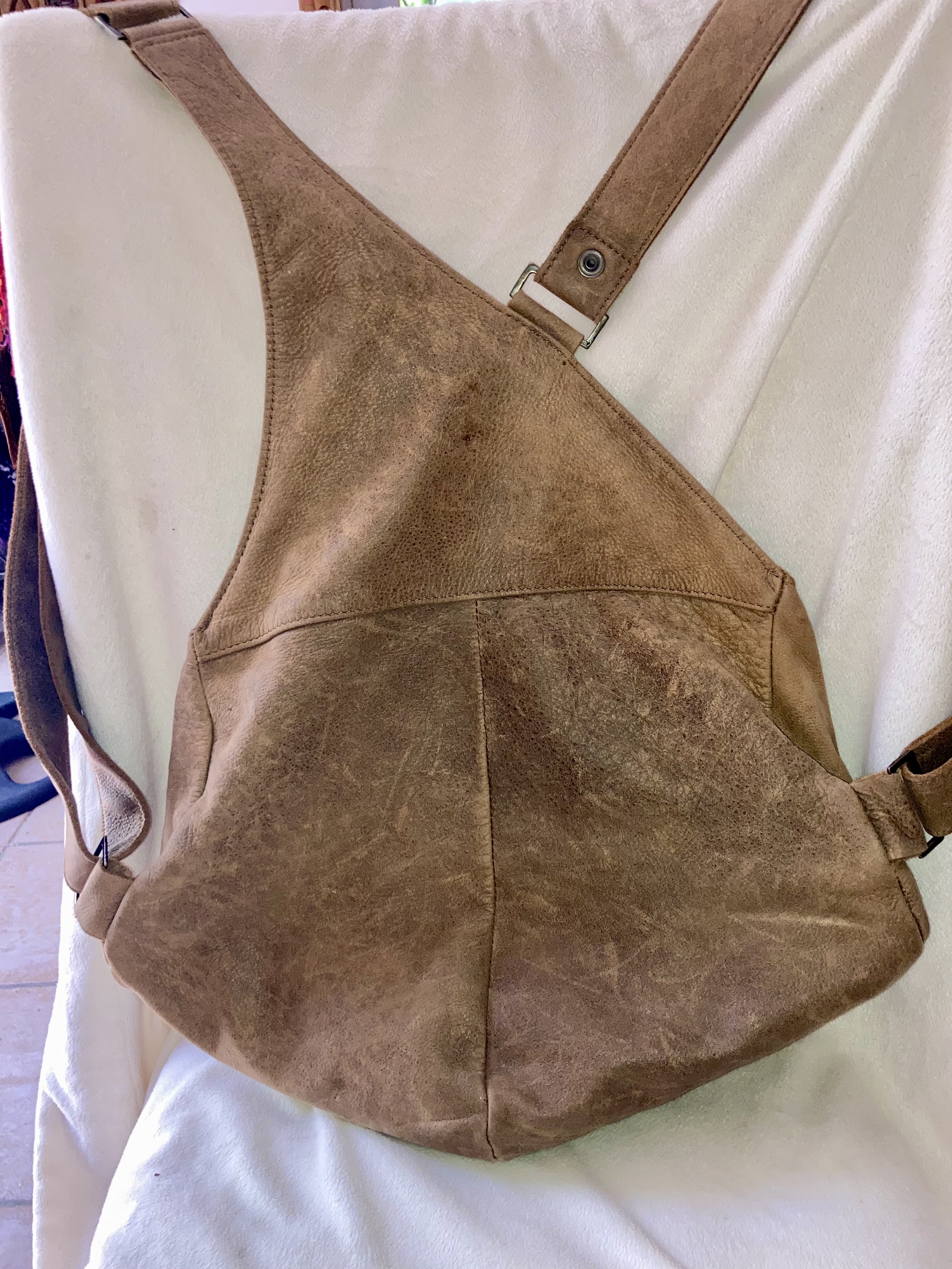 Mikanmor Leather Sling Backpack