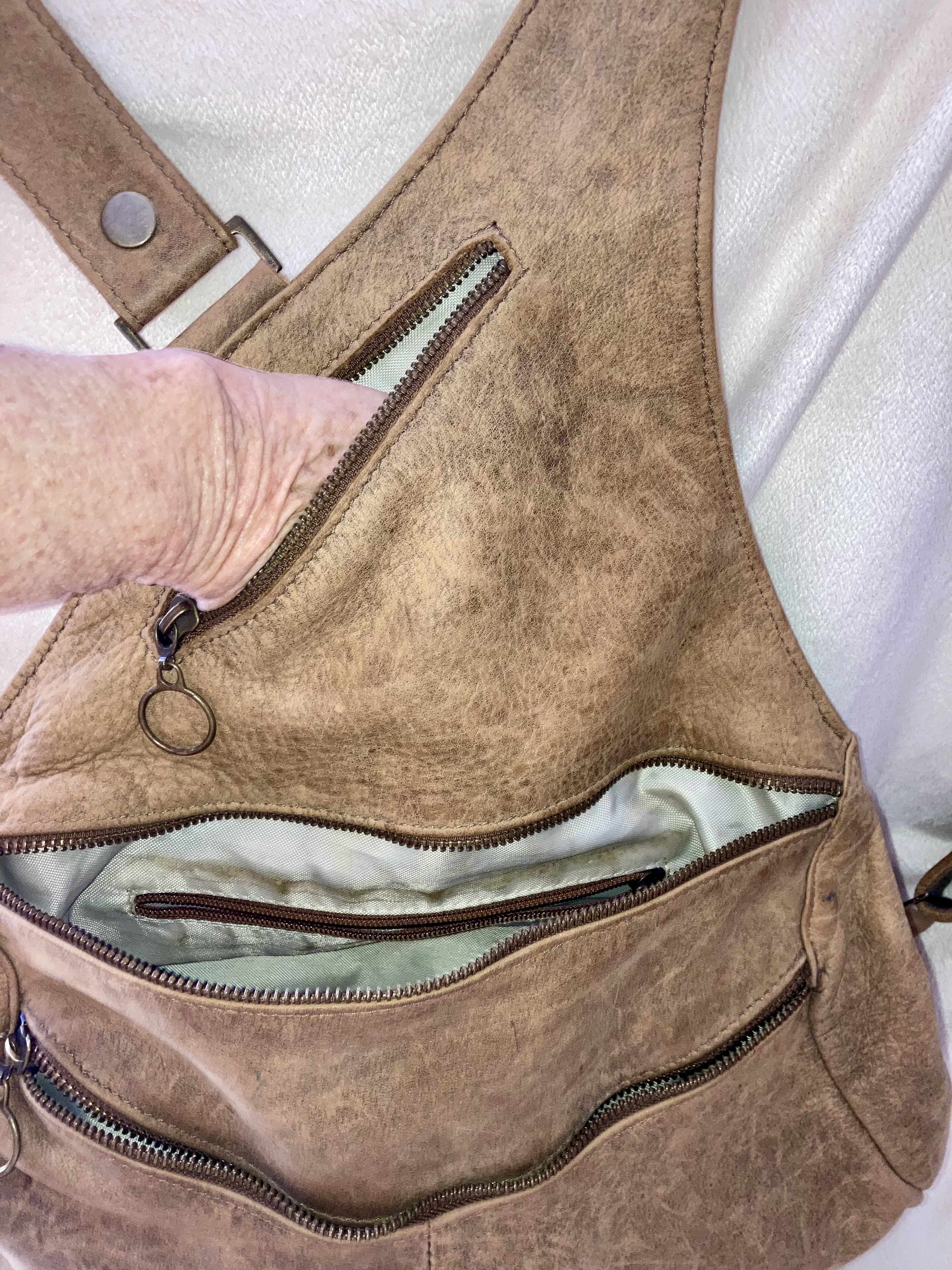 Mikanmor Leather Sling Backpack - image 3
