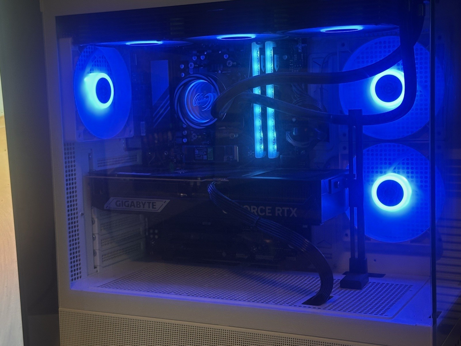 Custom/Whitebox White Gaming PC Ryzen - image 3