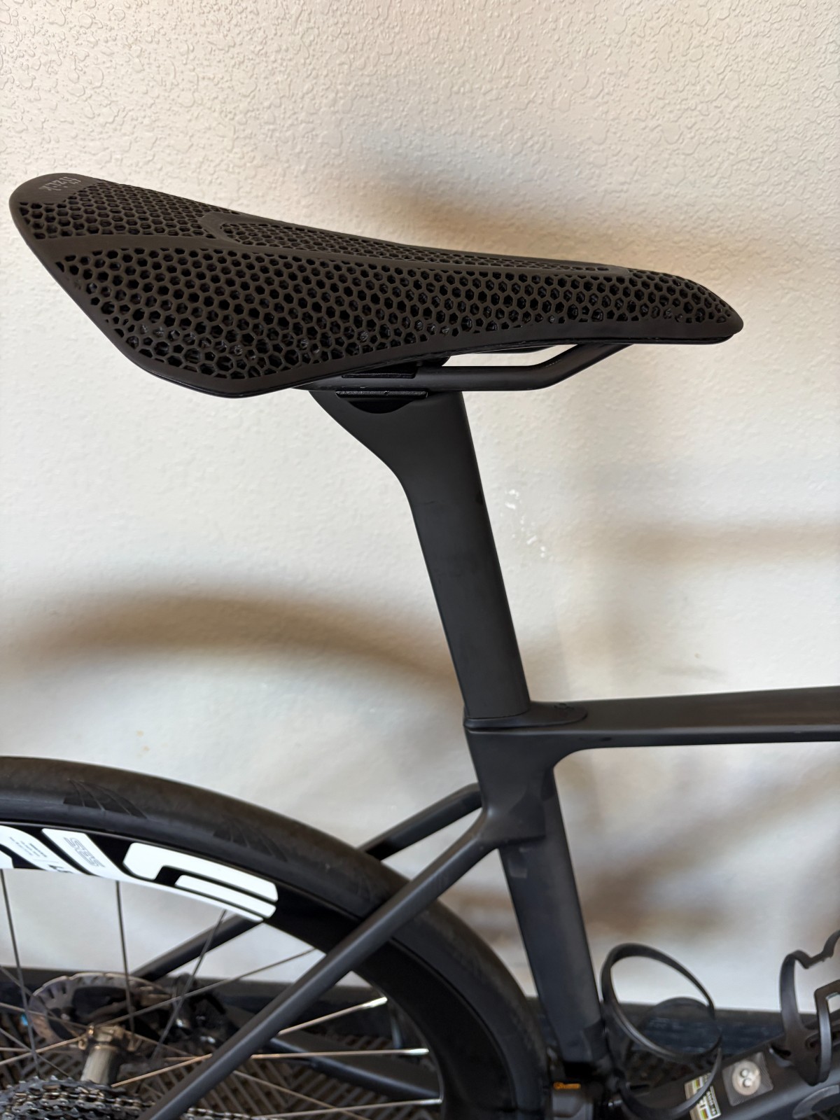2026 Colnago V5Rs (485) Dark Series Disc Road Bike, Dura-Ace ENVE 4.5 Pro Wheels - image 3