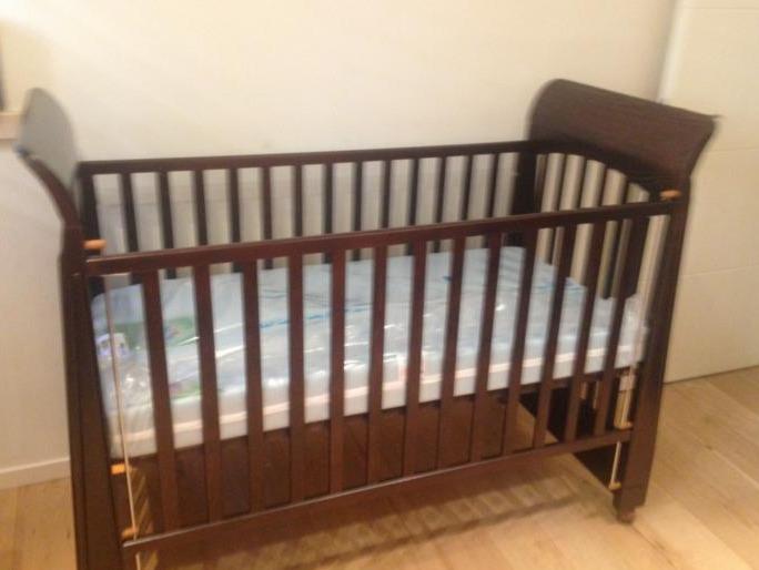 Wood sleigh crib - The Jerusalem Market
