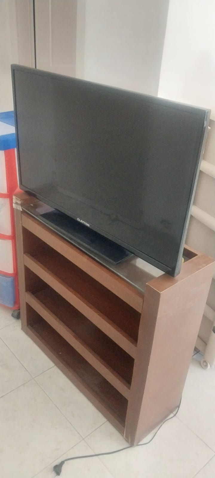 ריהוט וטלוויזיה (או שכל אחד מהם נמכר בנפרד), furniture+tv ( or each)