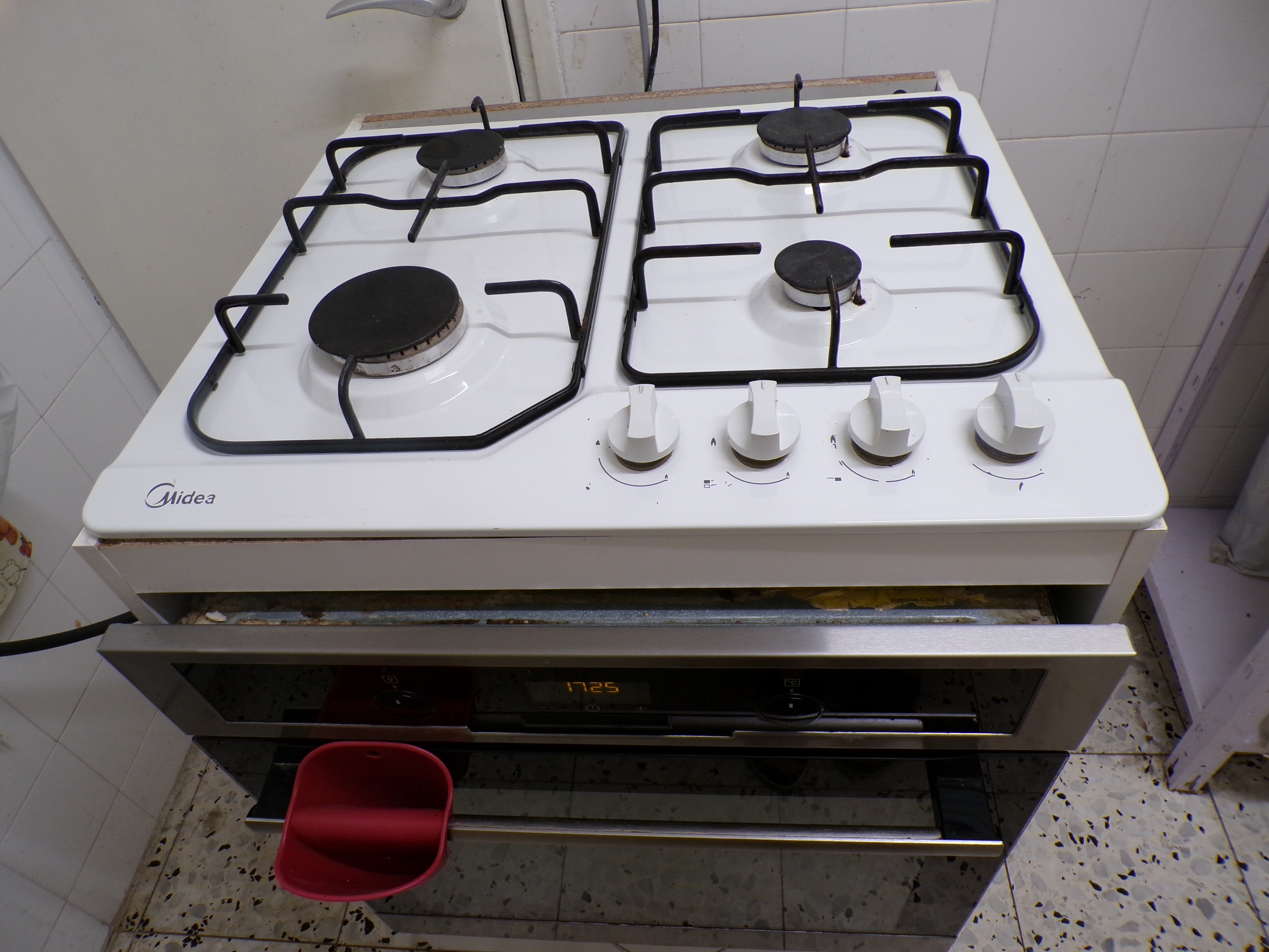 Oven + Gas range + unit to store it