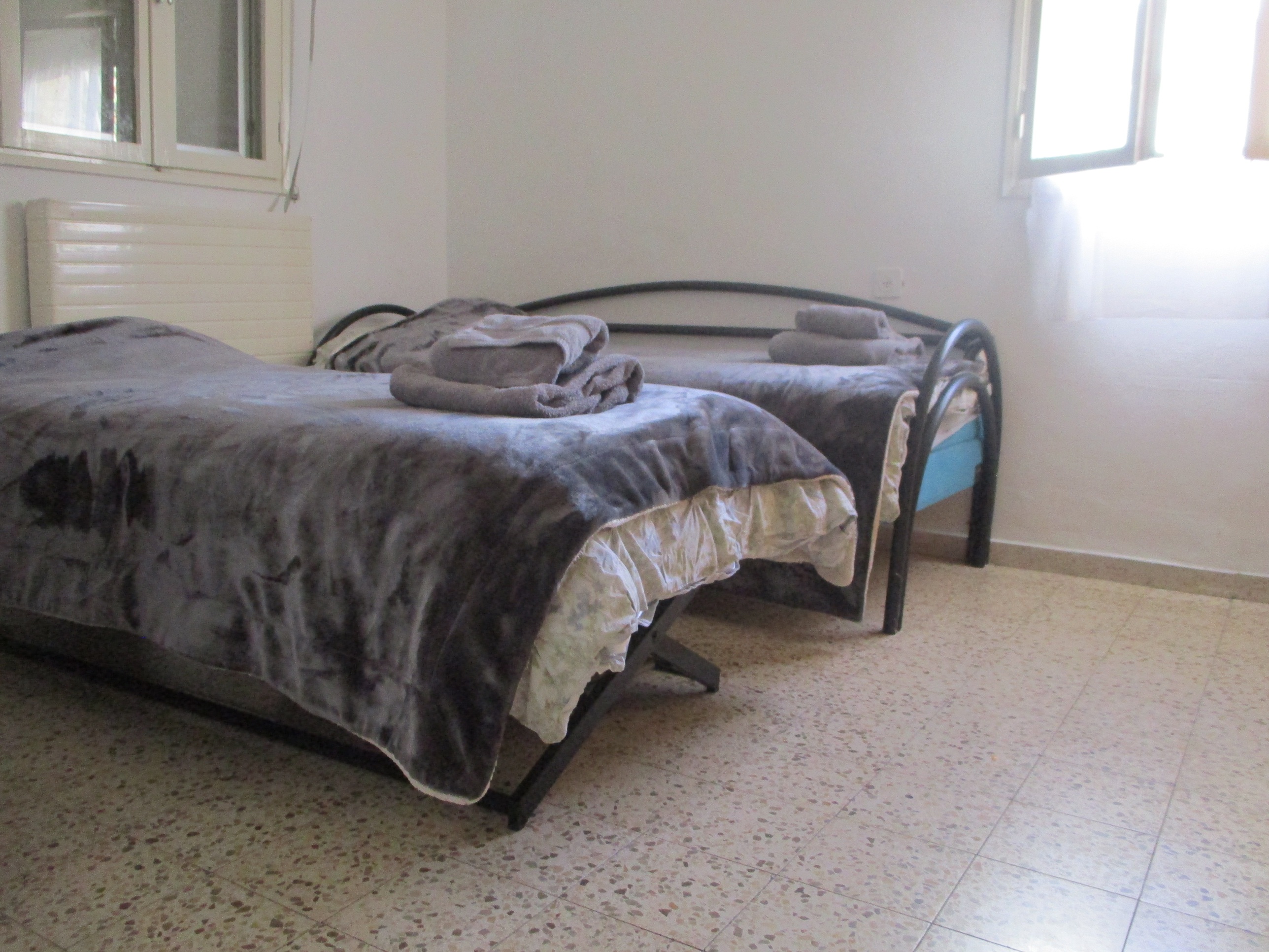 pull out beds - image 2