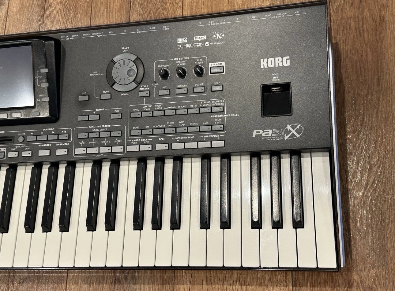 Korg PA3X Professional Arranger 61-Key Keyboard