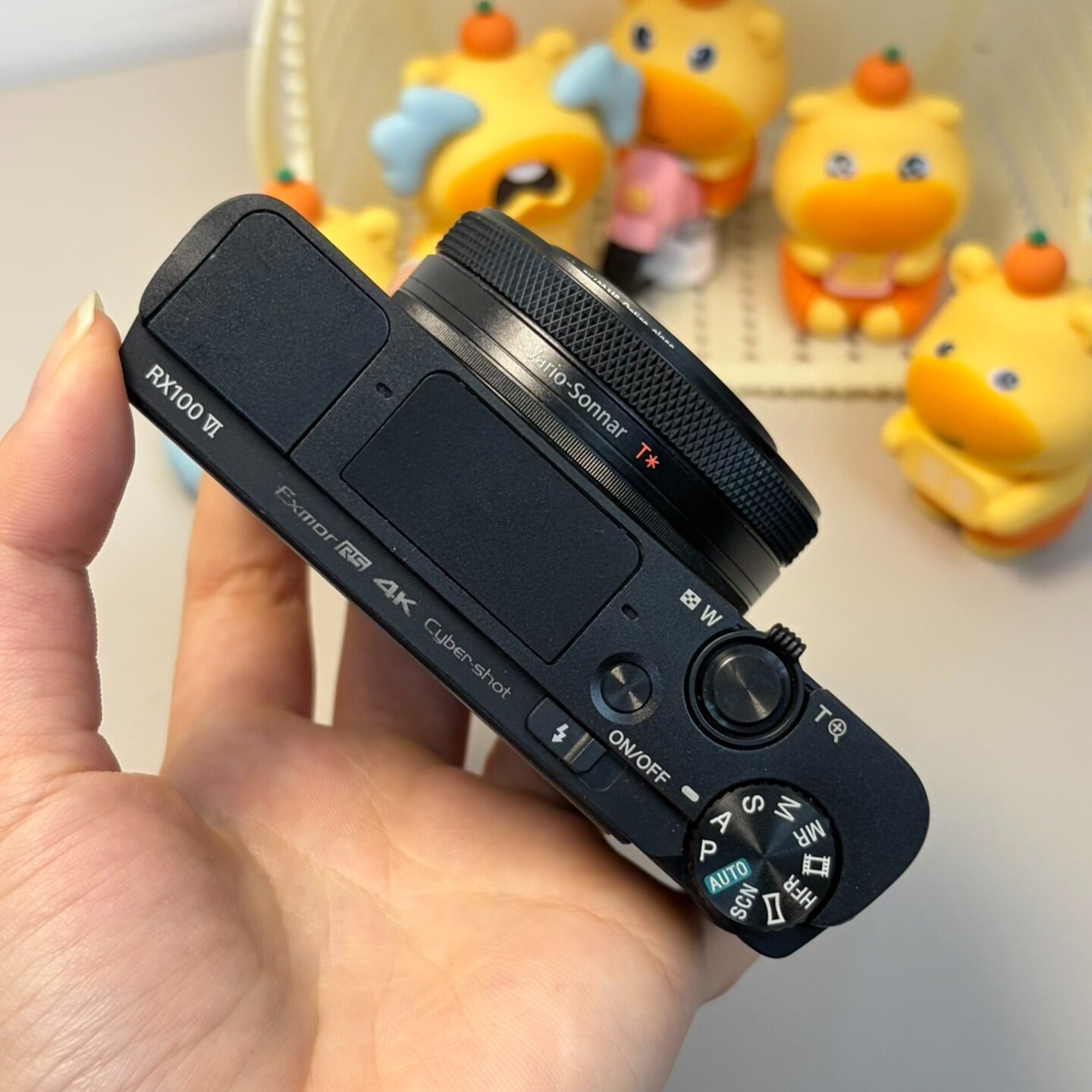 Sony RX10 V Digital Camera - image 3
