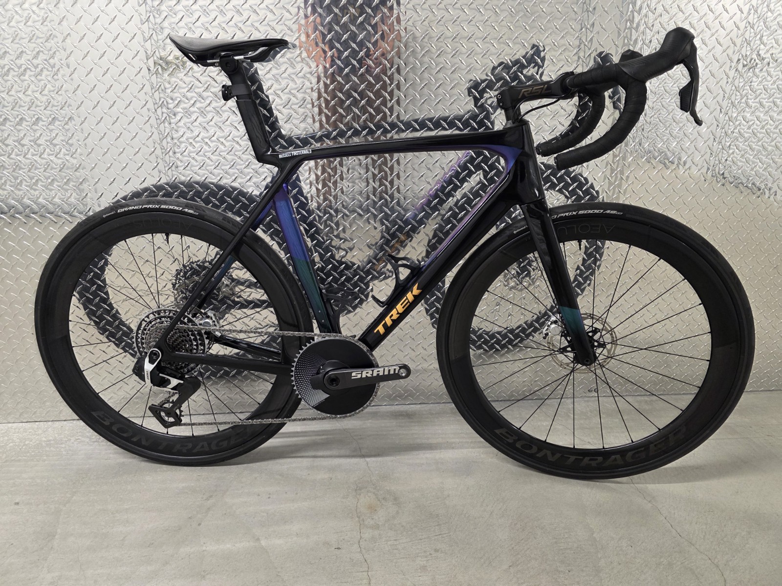 Trek Madone Red XPLR L 58cm Russell Finsterwald Red Team E1 1x13 XPLR