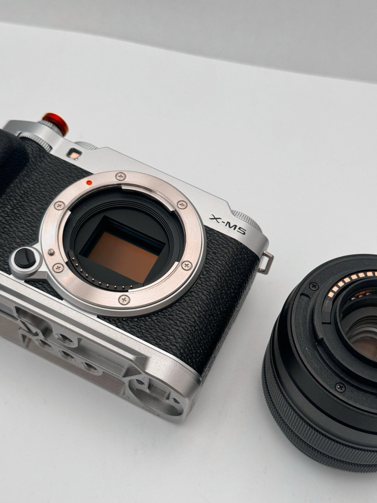 FUJIFILM X-M5 Mirrorless Camera with XC 15-45mm f/3.5-5.6 Lens (Silver) - image 2