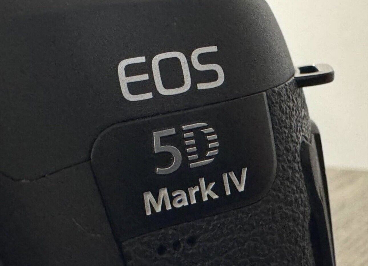 Canon EOS 5D Mark IV DSLR Camera (Body Only) - image 3